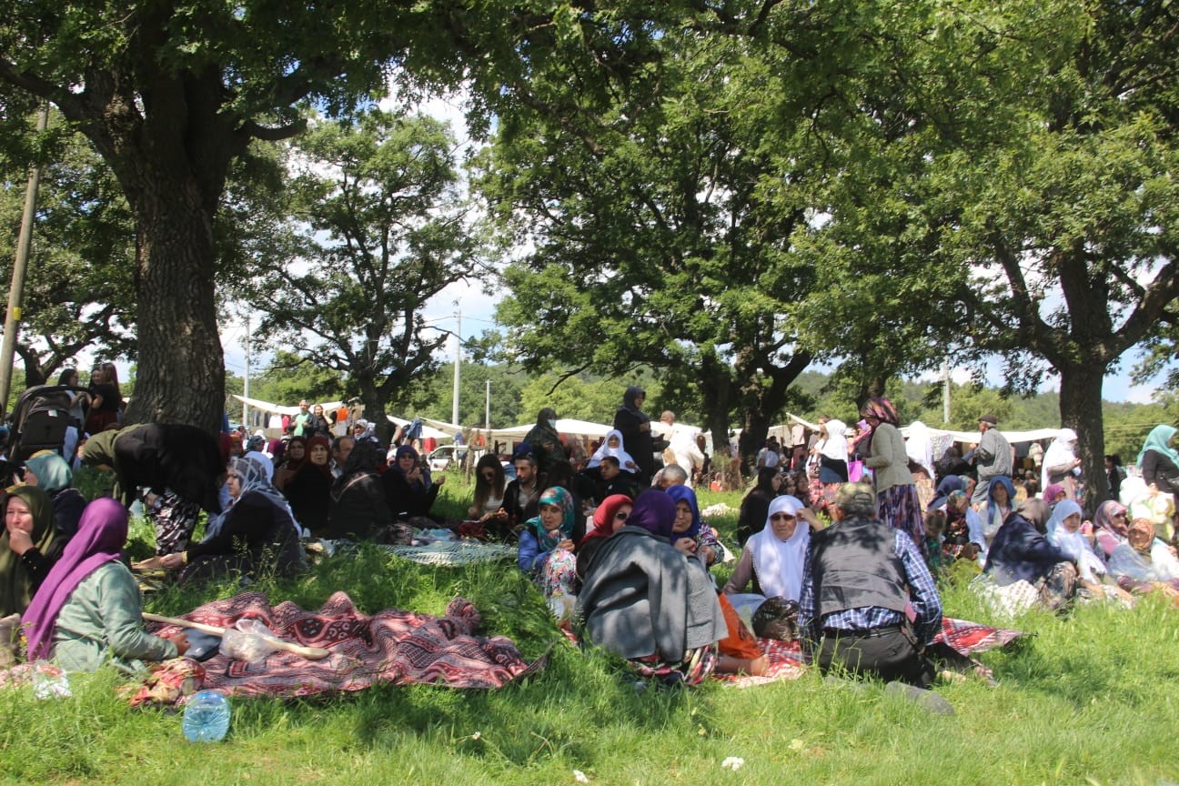 &Ccedil;anakkale&rsquo;de Aşıklar Sokağı&rsquo;nda gen&ccedil;ler kısmetini aradı

