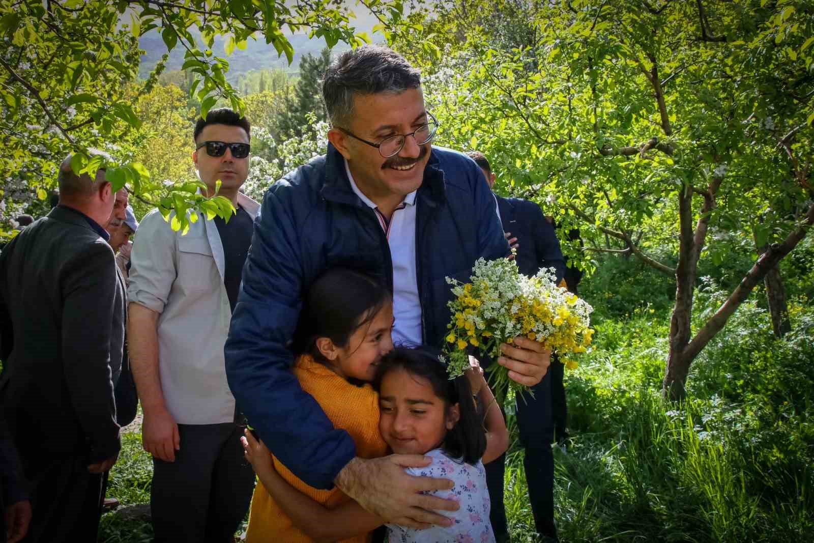 Vali &Ccedil;elik kadınların kurduğu serayı ziyaret etti

