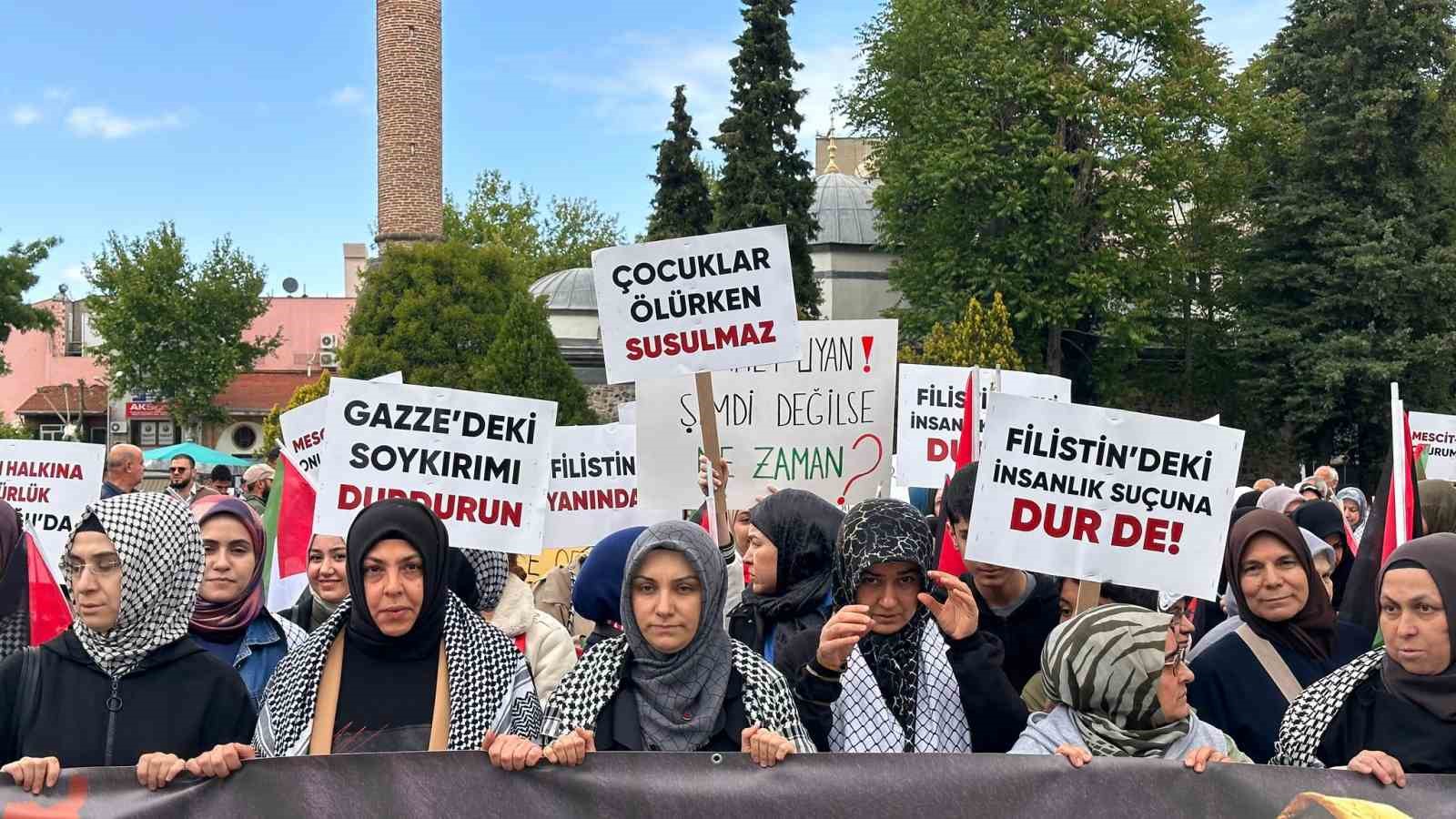 Uşak’ta Gazzeli anneler için eylem düzenlendi
