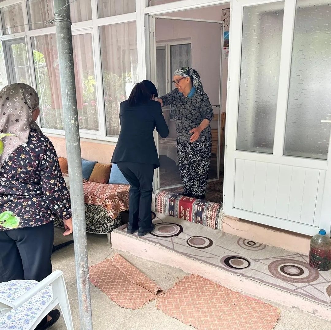 Kırklareli&rsquo;nde jandarmadan Anneler G&uuml;n&uuml;&rsquo;nde anlamlı ziyaret
