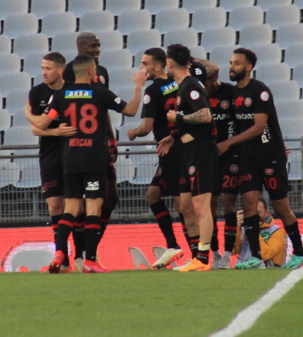 Trendyol Süper Lig: Fatih Karagümrük: 1 - Galatasaray: 1 (İlk yarı)
