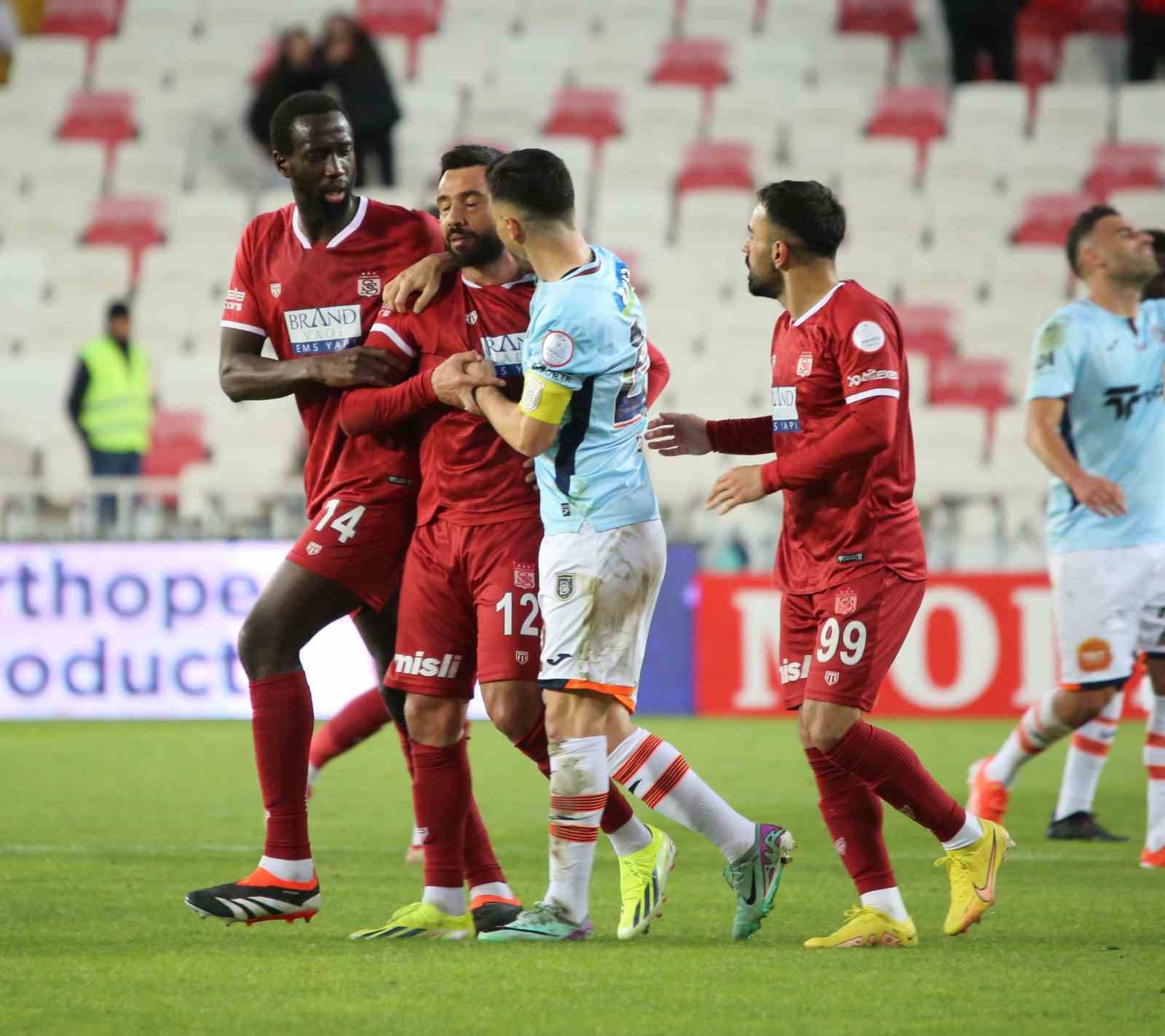 Sivasspor’da İbrahim Akdağ kırmızı kart gördü
