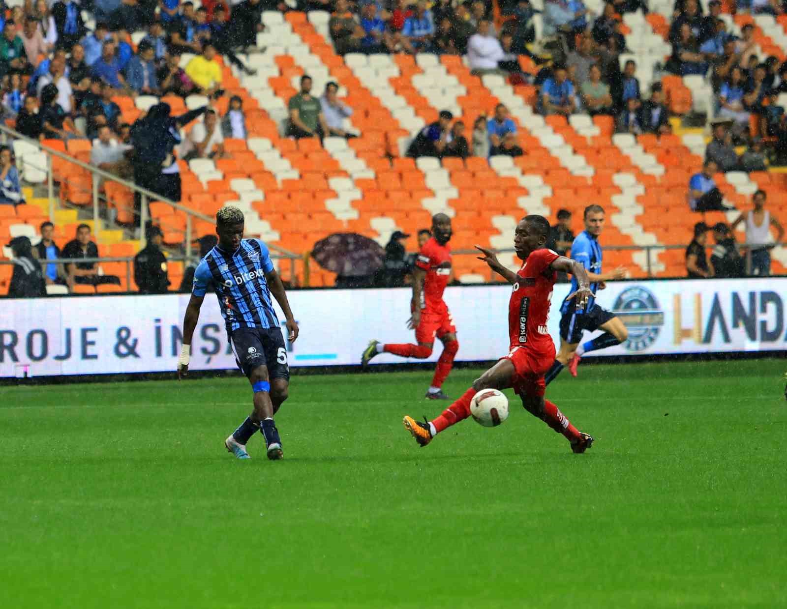 Trendyol Süper Lig: Adana Demirspor : 1 - Gaziantep FK: 3 (İlk yarı)
