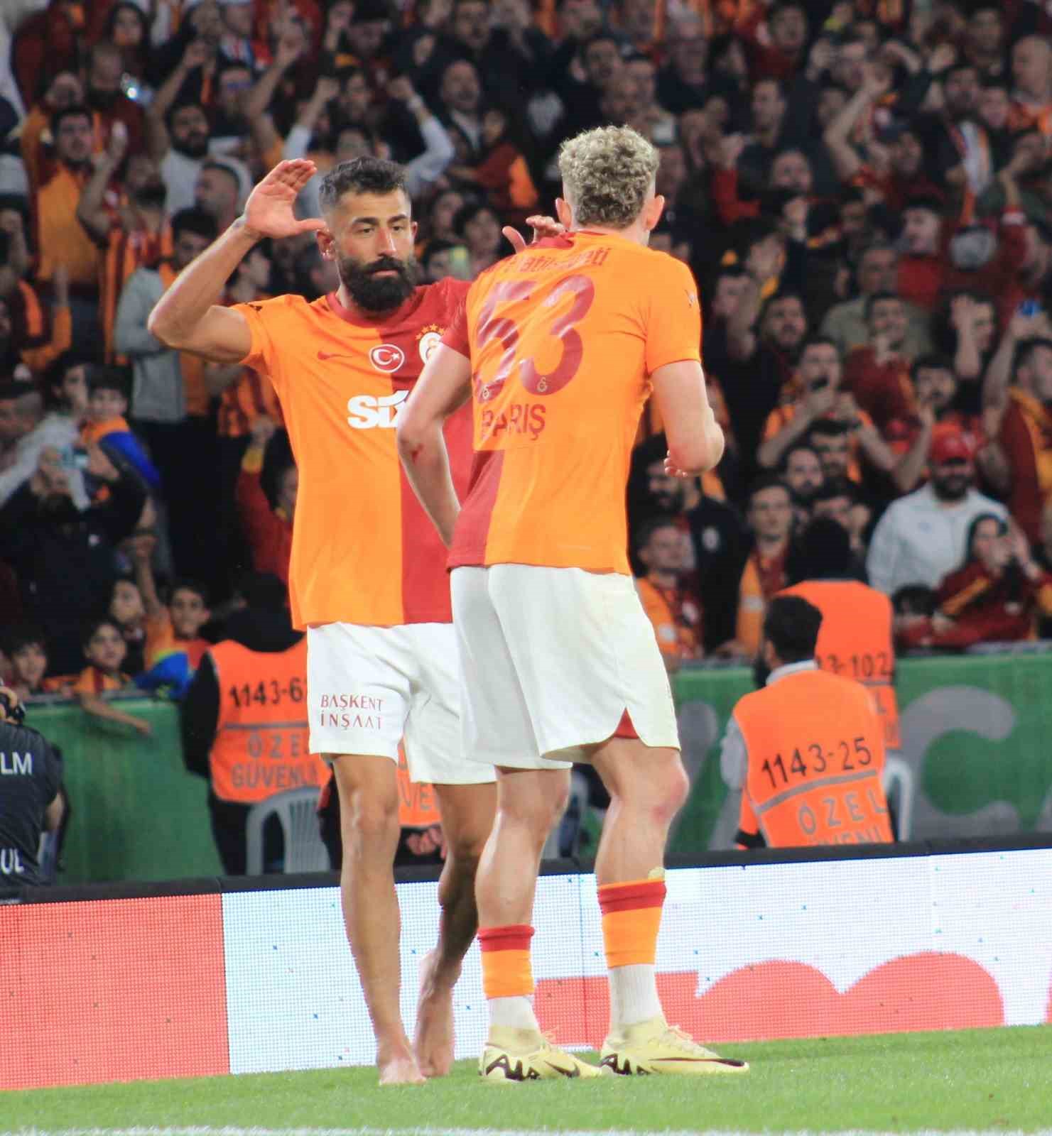 Trendyol S&uuml;per Lig: Fatih Karag&uuml;mr&uuml;k: 2 - Galatasaray: 3 (Ma&ccedil; sonucu)
