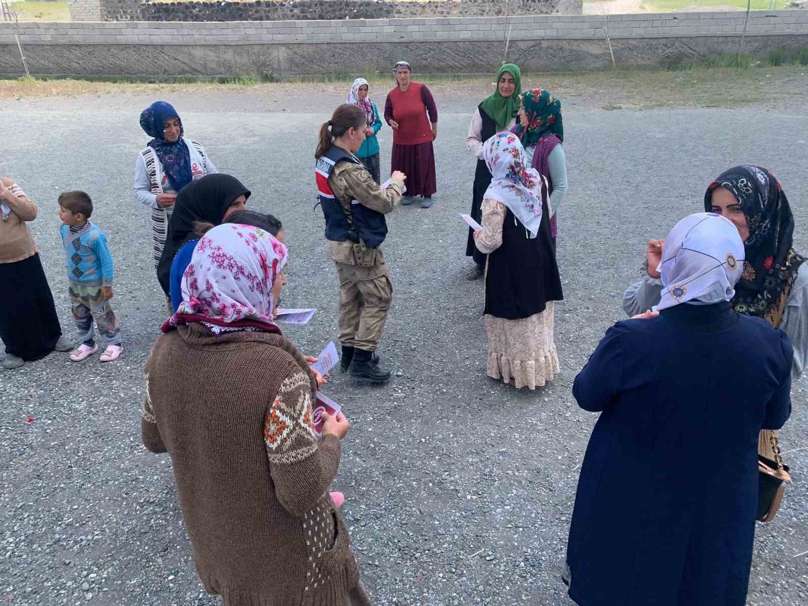 Ağrı’da jandarmadan öğrencilere “mahremiyet” eğitimi
