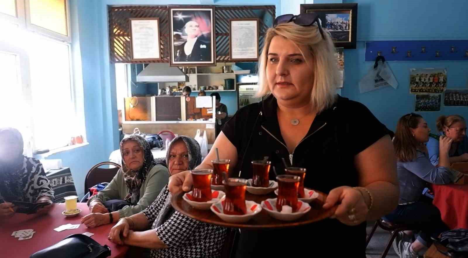 Erkeklerin giremediği kıraathanede kadınlar okeye d&ouml;nd&uuml;
