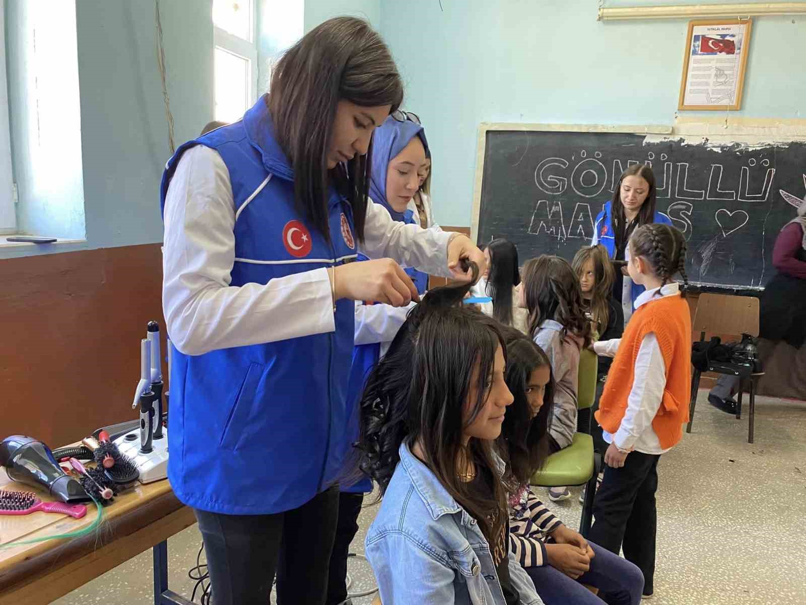 Niğde’de Gönüllü Makas Projesi ile köylerdeki çocukların saç bakımı yapılıyor