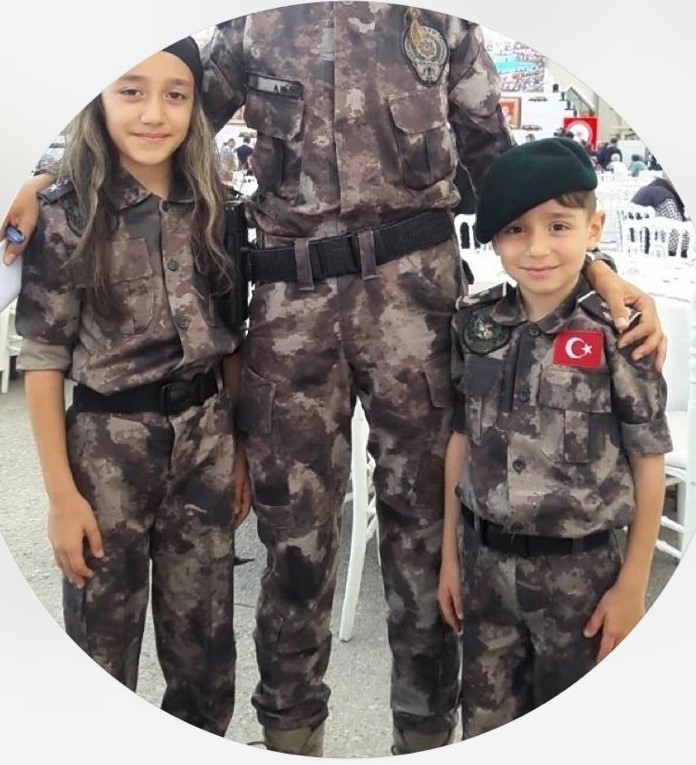 Cinnet getiren komiser yardımcısı, eşini ve 2 &ccedil;ocuğunu &ouml;ld&uuml;r&uuml;p intihar etti
