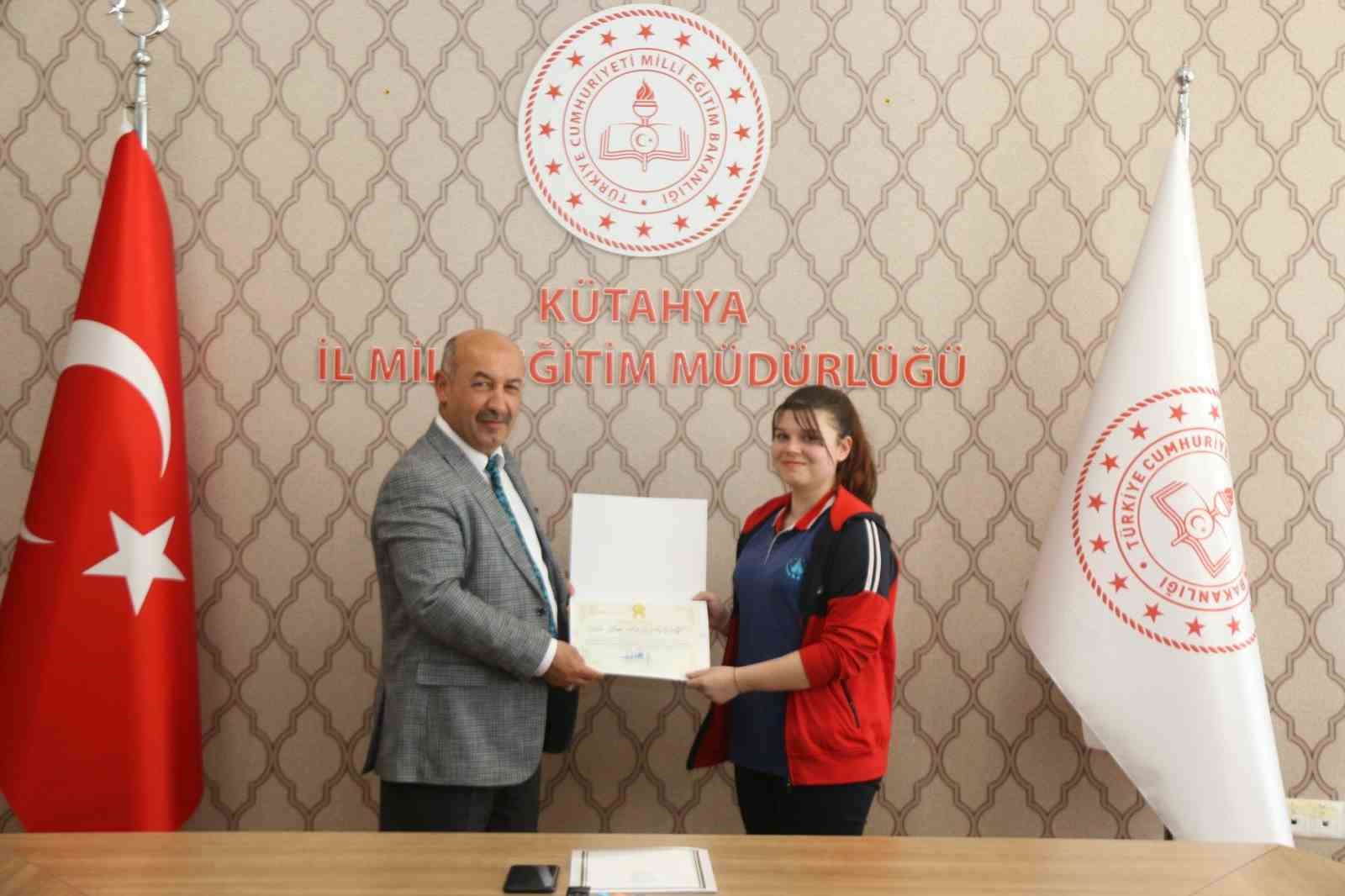 Kütahya’da "Şiddetsiz Toplum" temalı ortaokullar arası resim yarışması ödül töreni