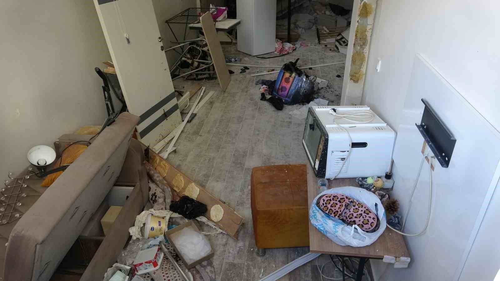 Patlamayı duyan deprem sandı, kendini dışarı attı
