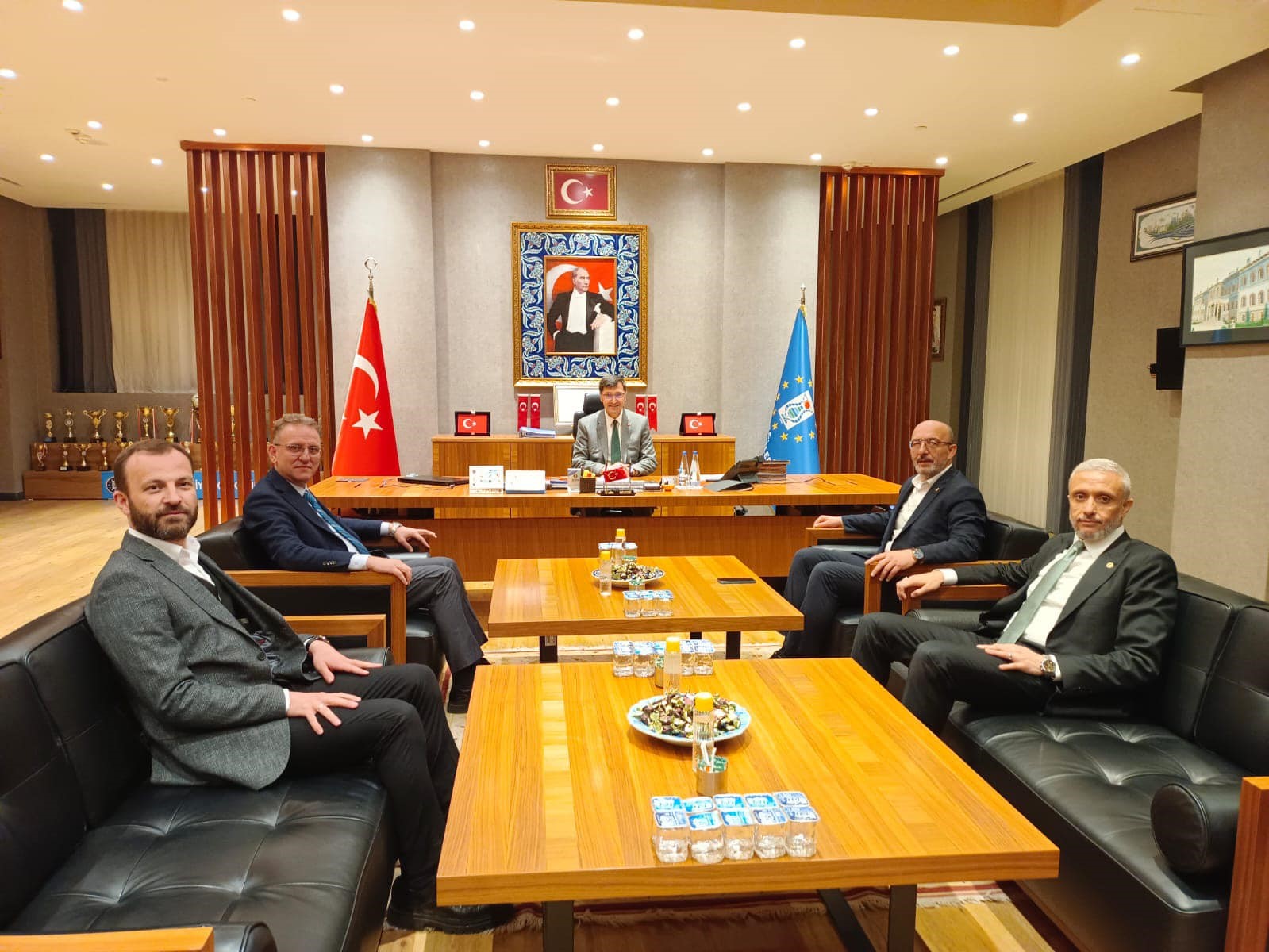 AK Parti İl Başkanı &Ouml;nsay ve milletvekillerinden Başkan Kahveci&rsquo;ye tebrik ziyareti
