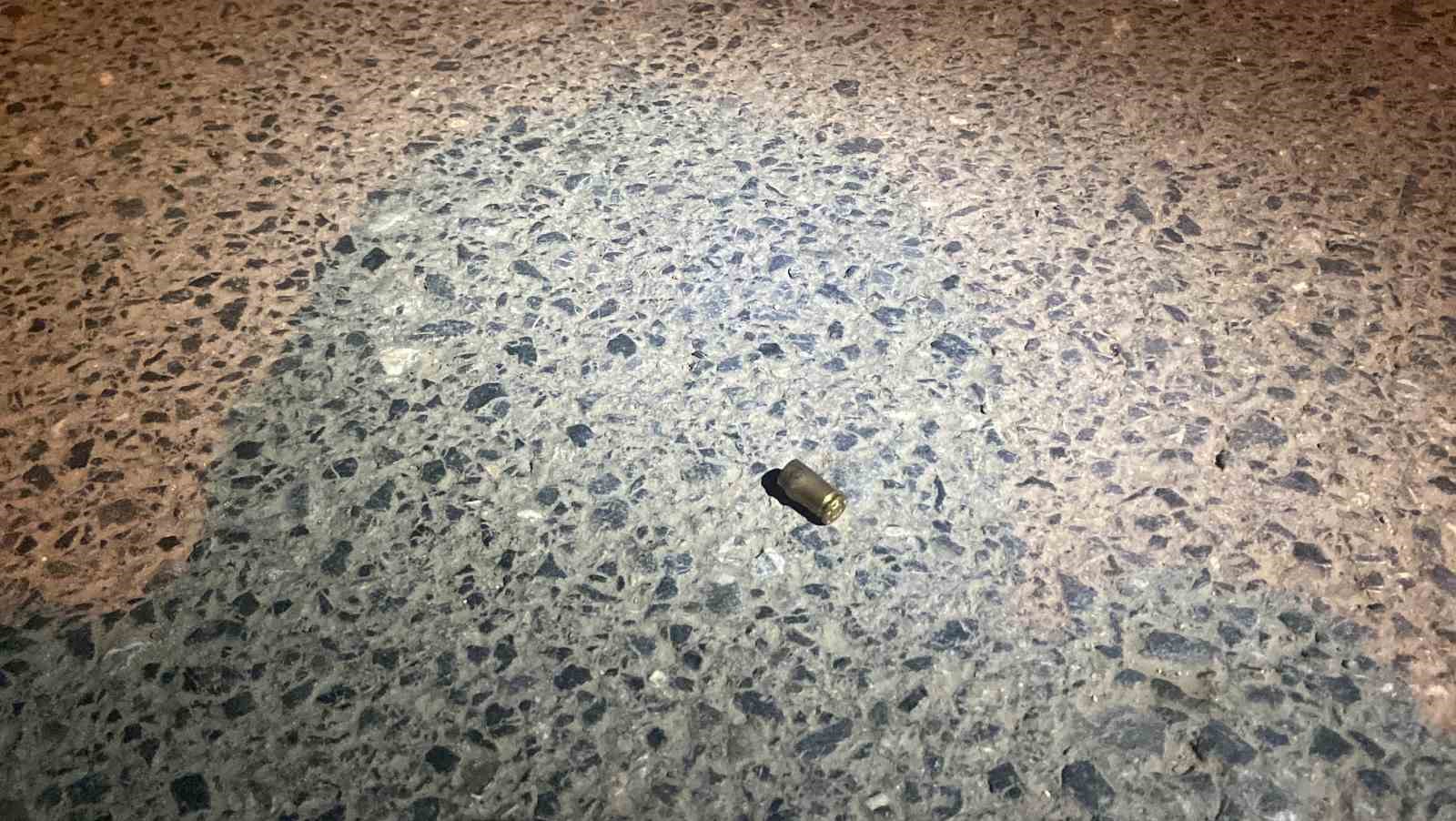 Kocaeli’de motosikletli saldırganların binayı kurşunlama anı kamerada