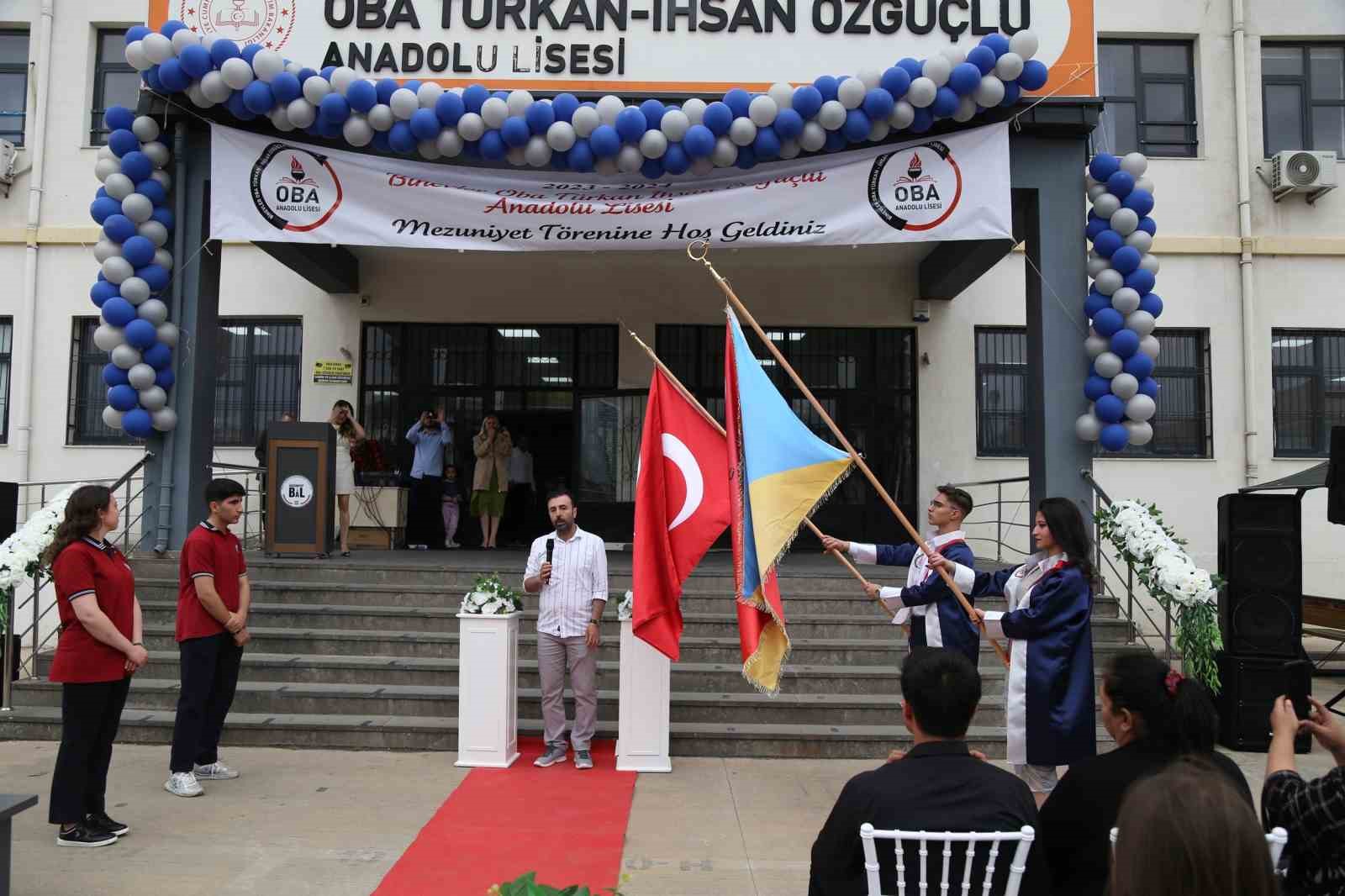 Oba T&uuml;rkan-İhsan &Ouml;zg&uuml;&ccedil;l&uuml; Anadolu Lisesi ilk mezunlarını verdi
