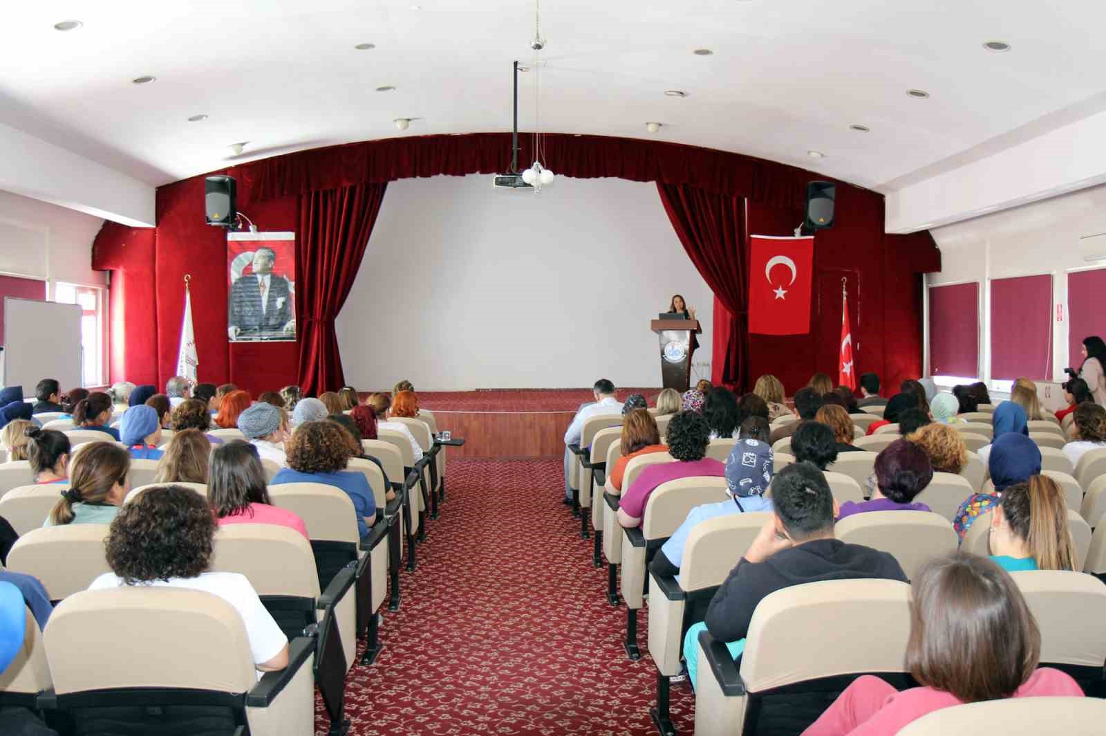 Denizli’de Hemşirelerimiz Geleceğimiz paneli düzenlendi