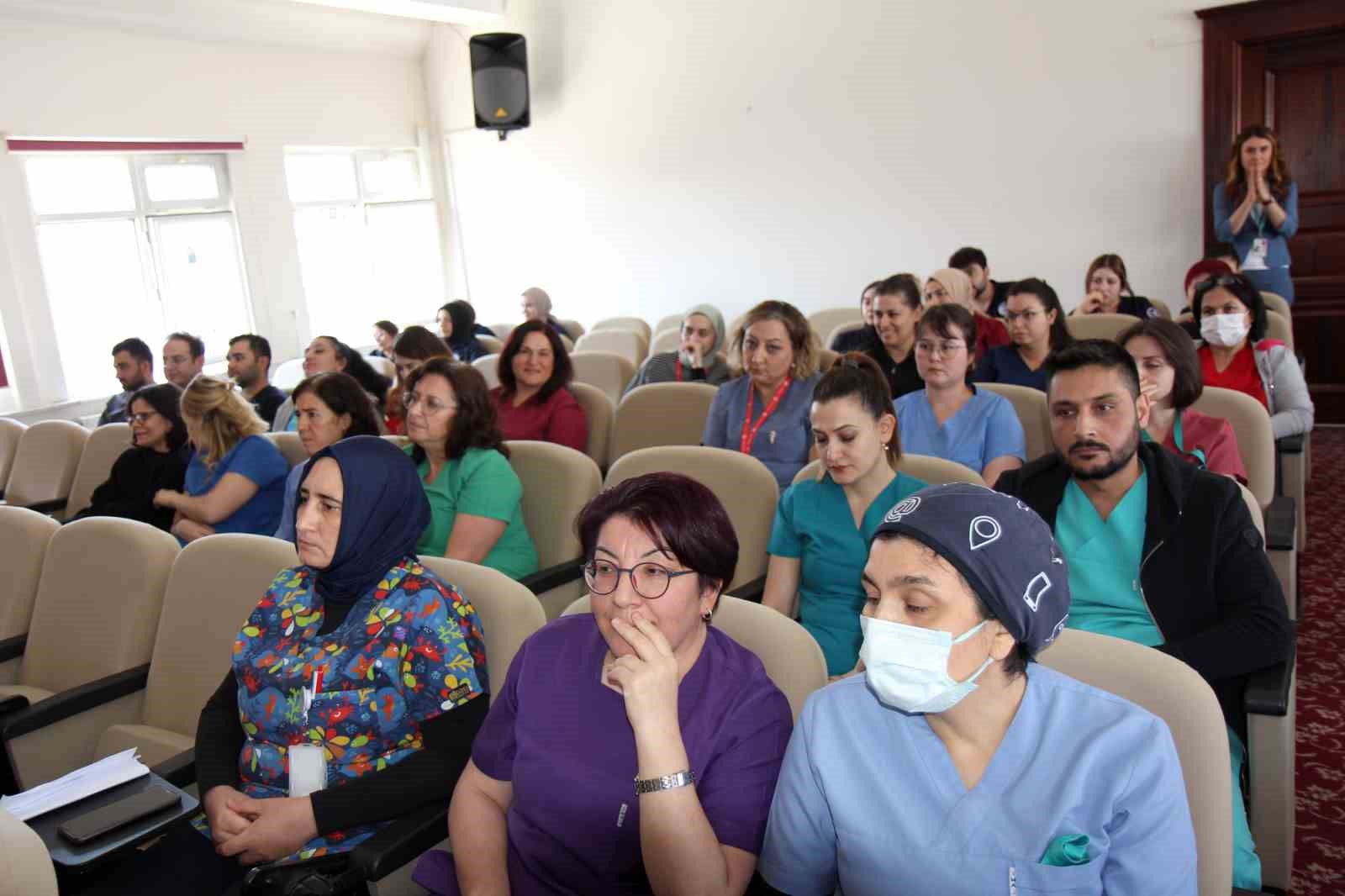 Denizli&rsquo;de Hemşirelerimiz Geleceğimiz paneli d&uuml;zenlendi
