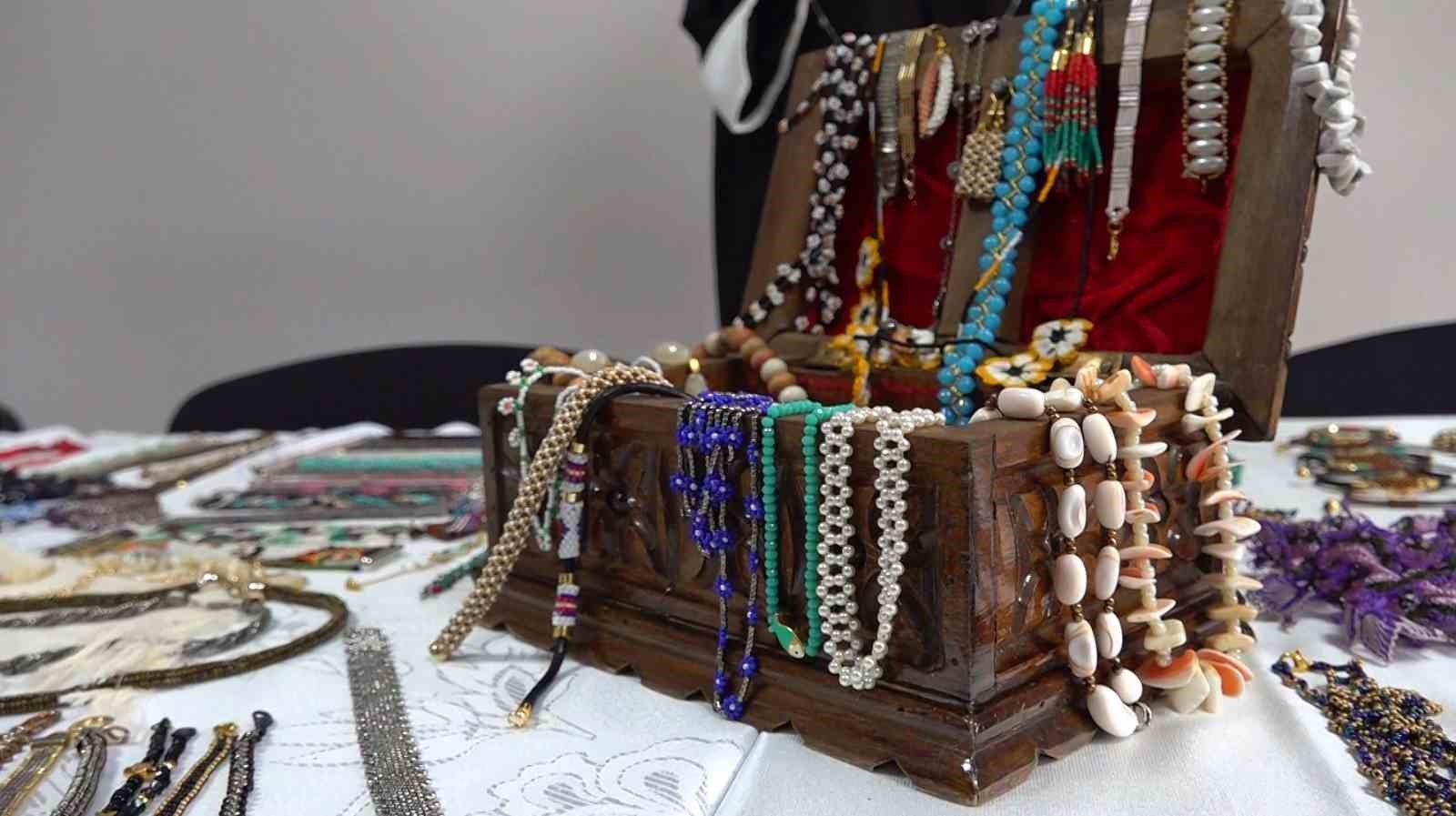 Kartepeli kadınlardan harika takılar
