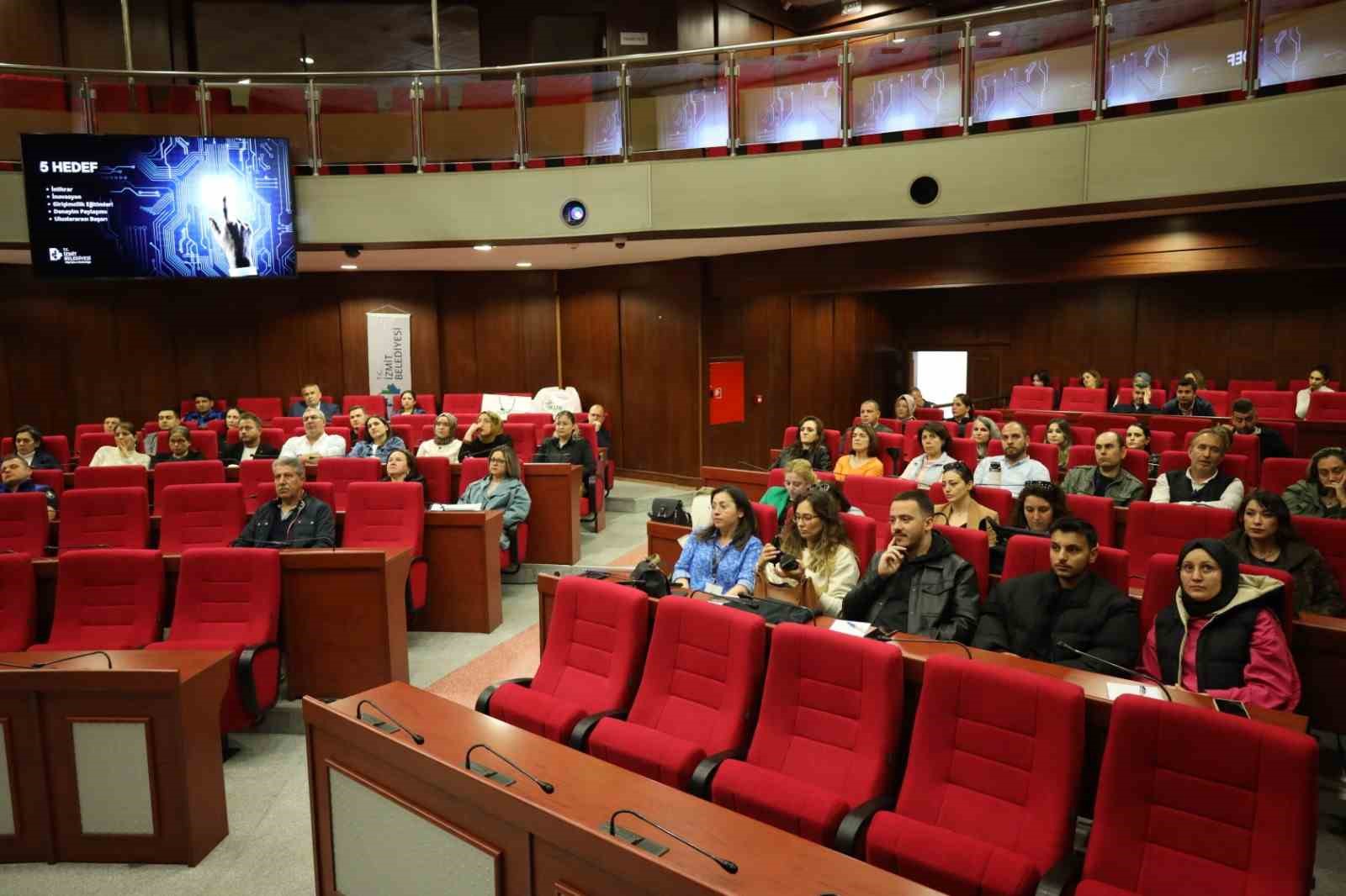 İzmit Belediyesi Dijital Akademi eğitimlere başladı
