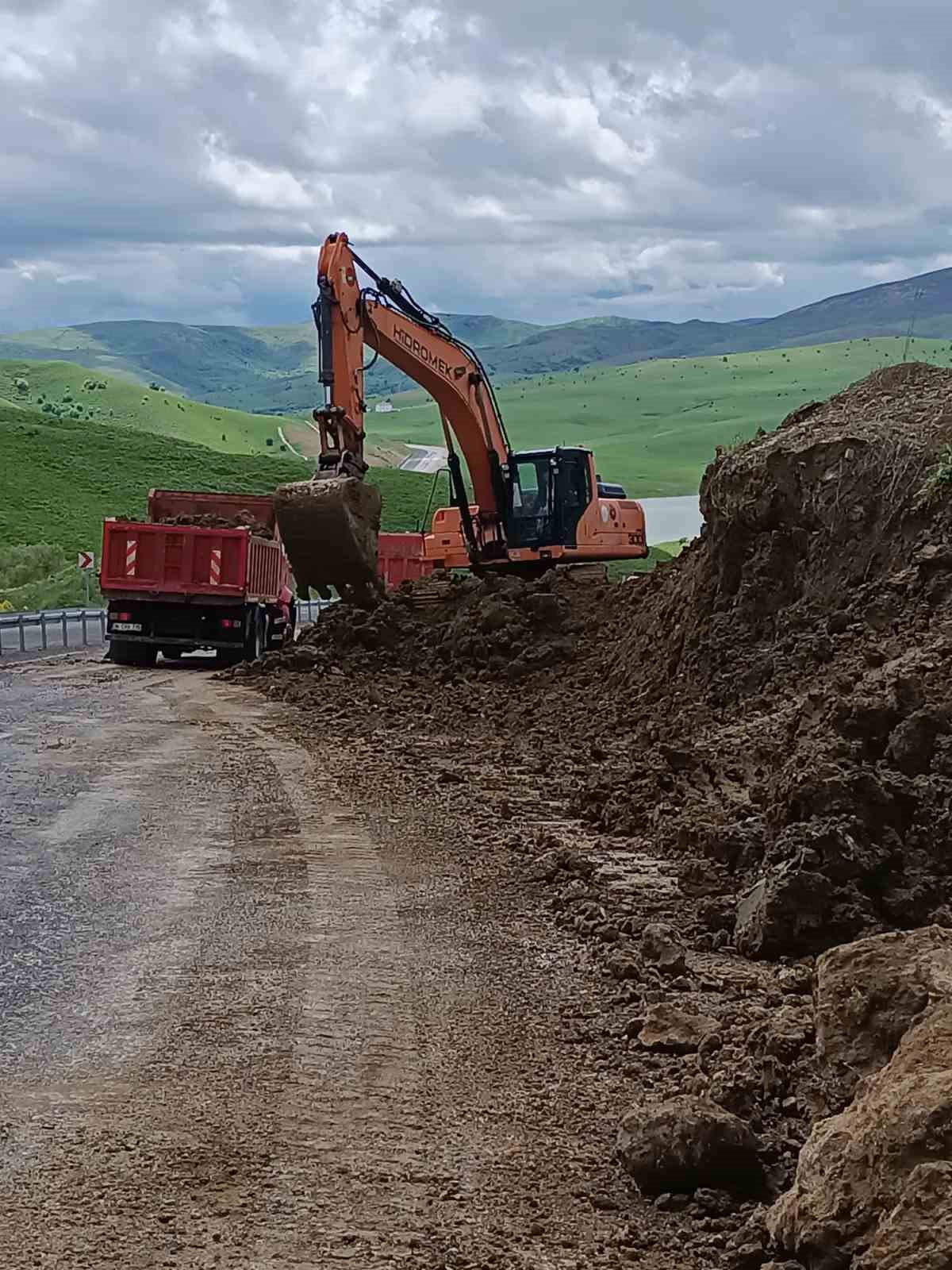 Varto’da aynı noktada 4.’üncü kez heyelan meydana geldi
