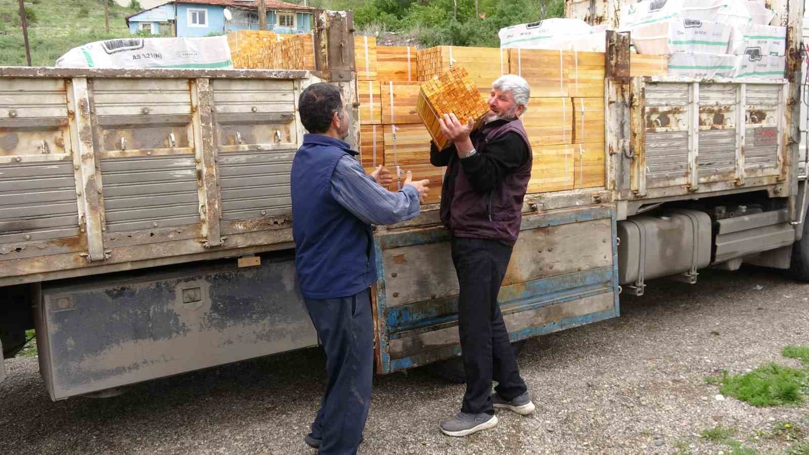 Yozgat’ta arıcılara 40 bin arı çıtası dağıtıldı
