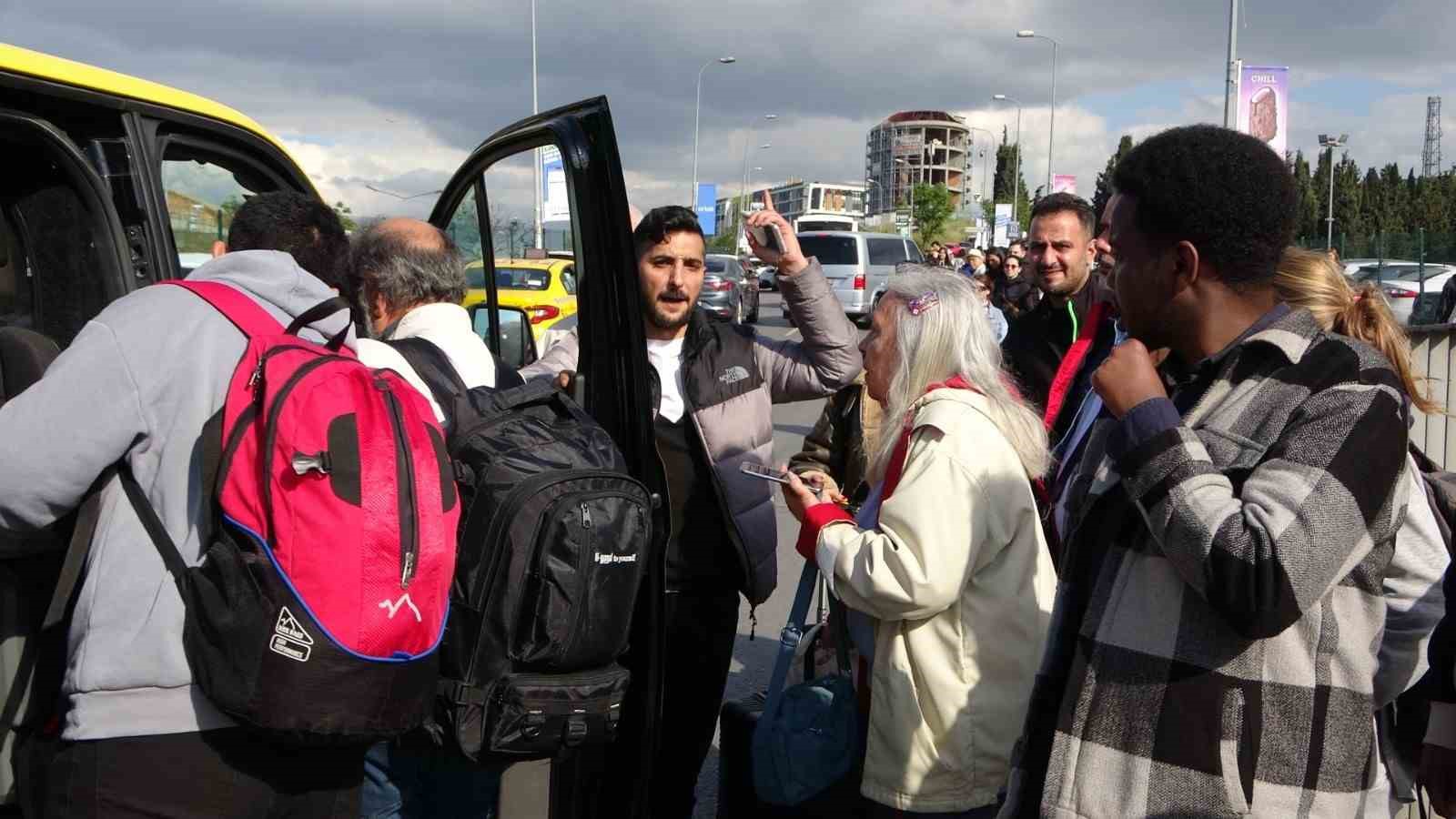 M4 Kadık&ouml;y-Sabiha G&ouml;k&ccedil;en metro hattında arıza nedeniyle seferler durdu 