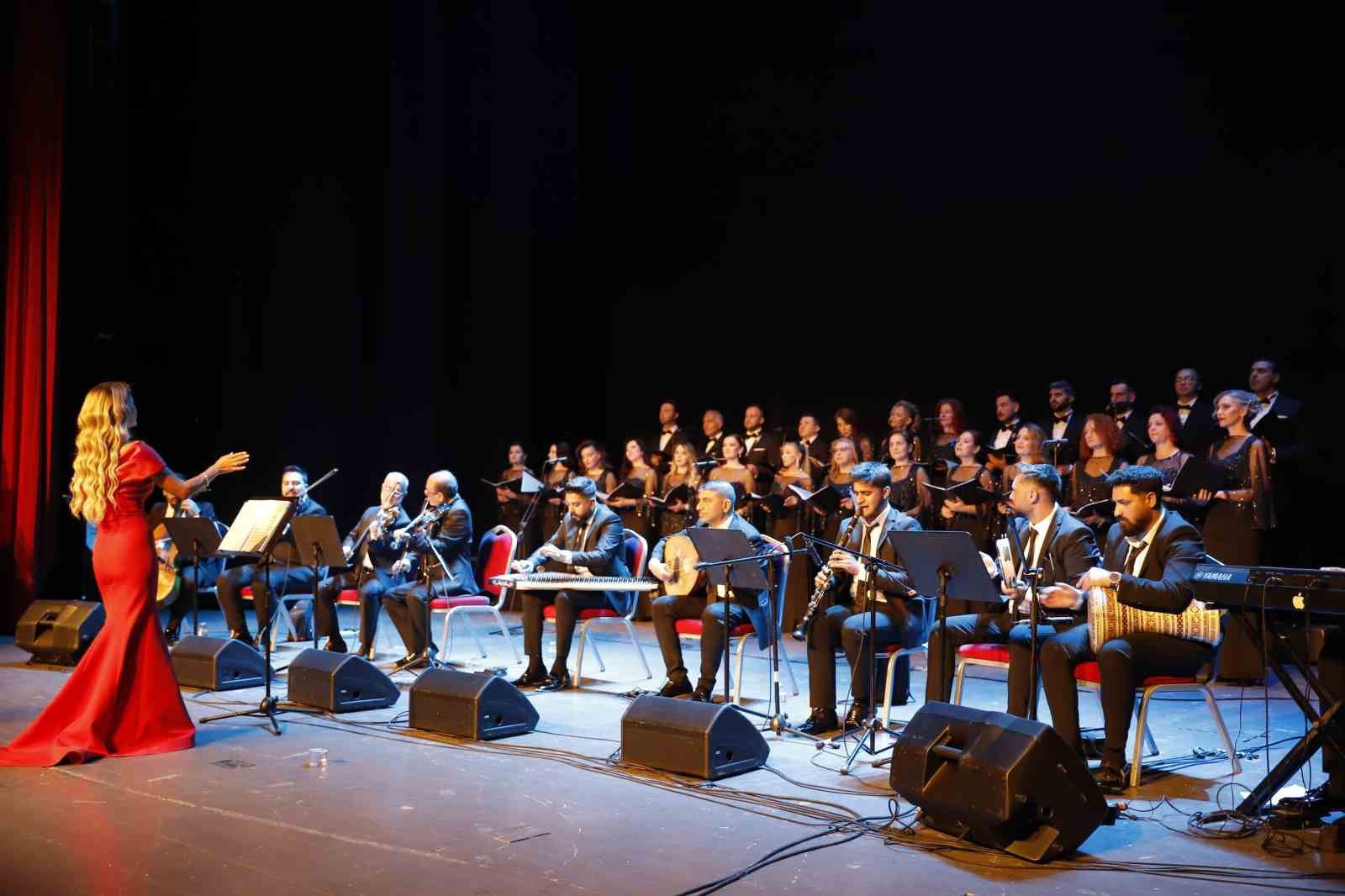 Öğretmenler koro kurdu, muhteşem bir konser verdi