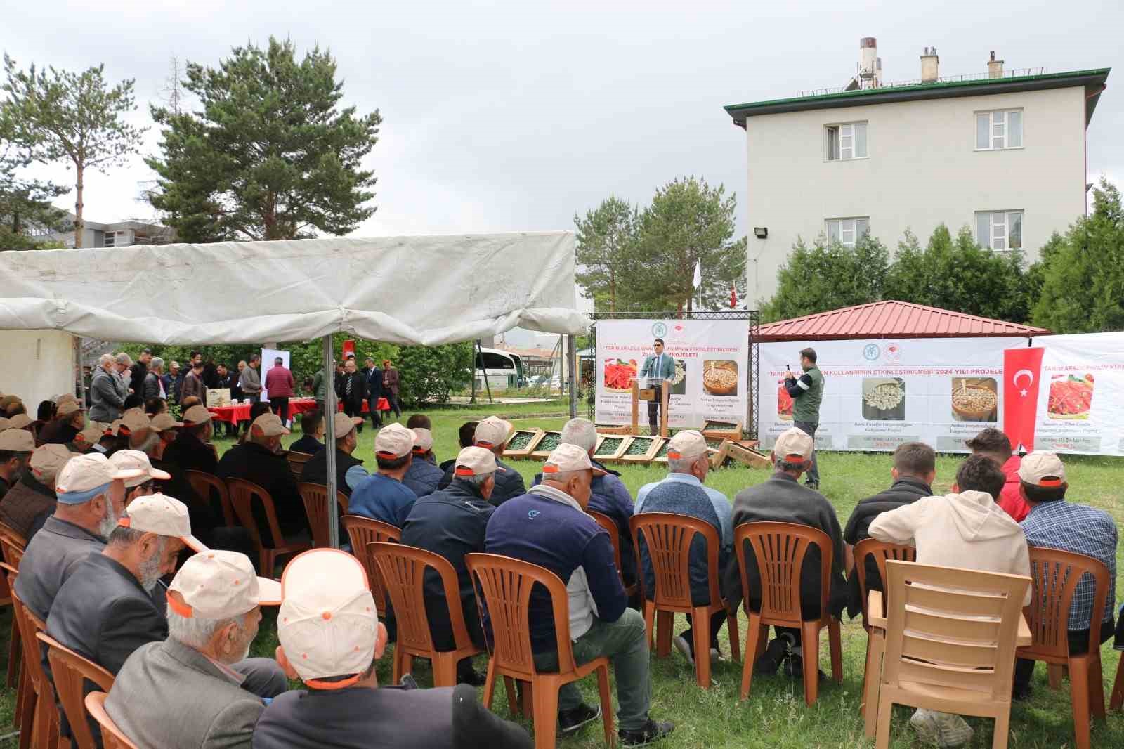 &Ccedil;ift&ccedil;ilere fide dağıtıldı
