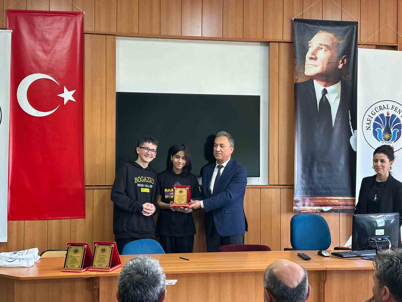 Kütahya’da “KÜMATFEN" sınavında derece elde eden öğrenciler ödüllendirildi