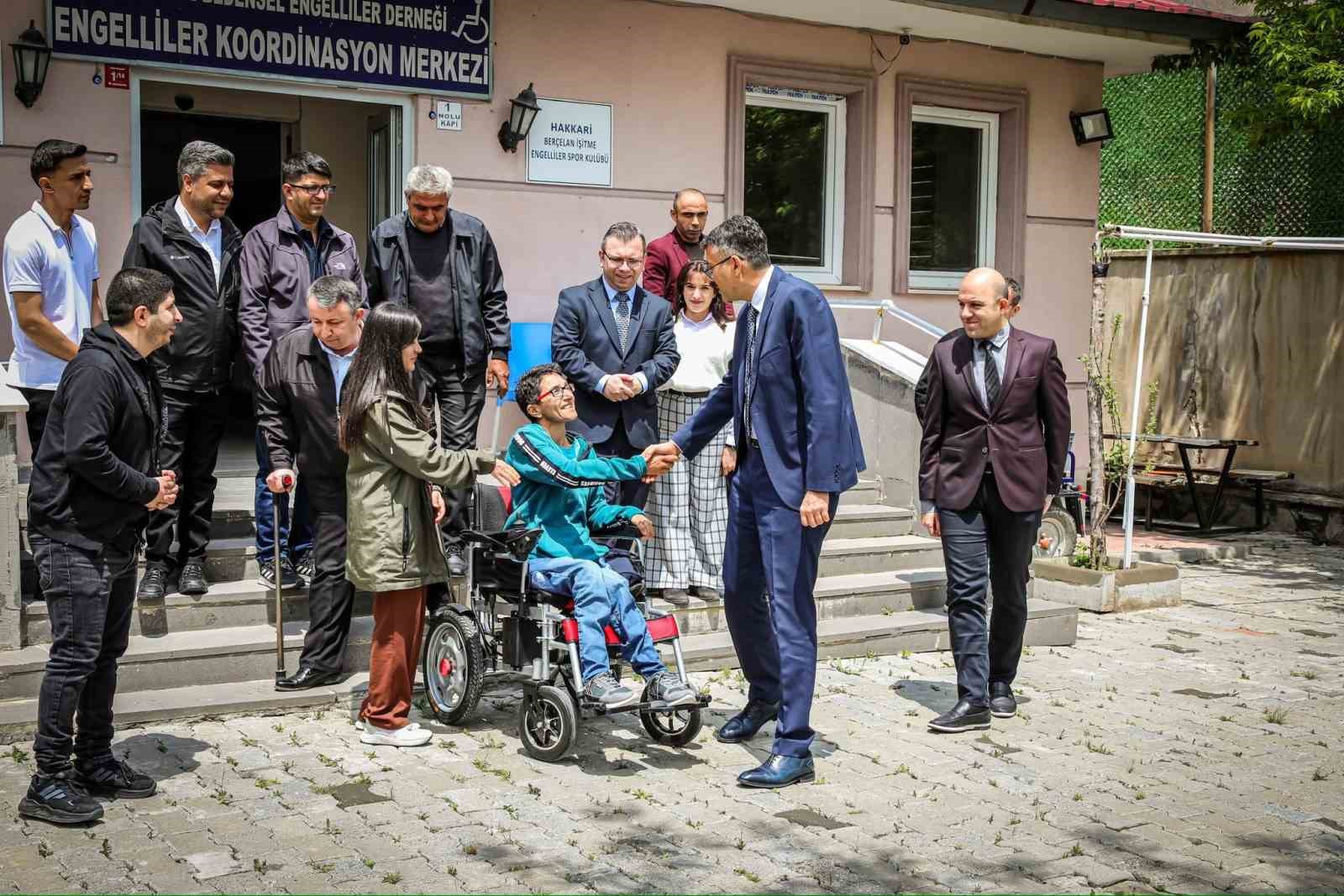 Vali Çelik: "Sevginin önünden engel yoktur”
