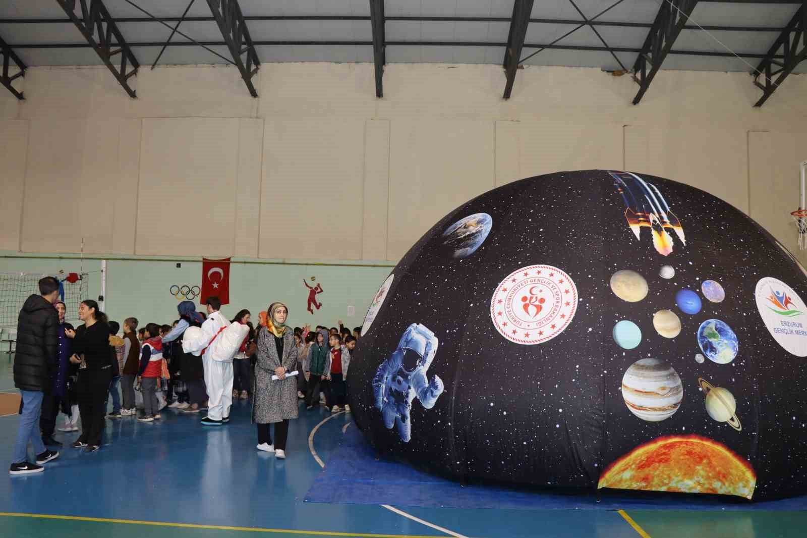 &Ccedil;ocukların "Uzay Yolculuğu &Ccedil;adırı" ilgisi
