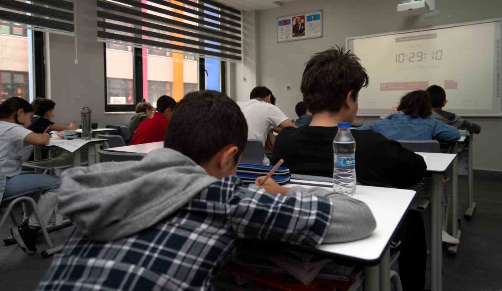 Erdem koleji öğrencileri uluslararası sınavda ter döktü