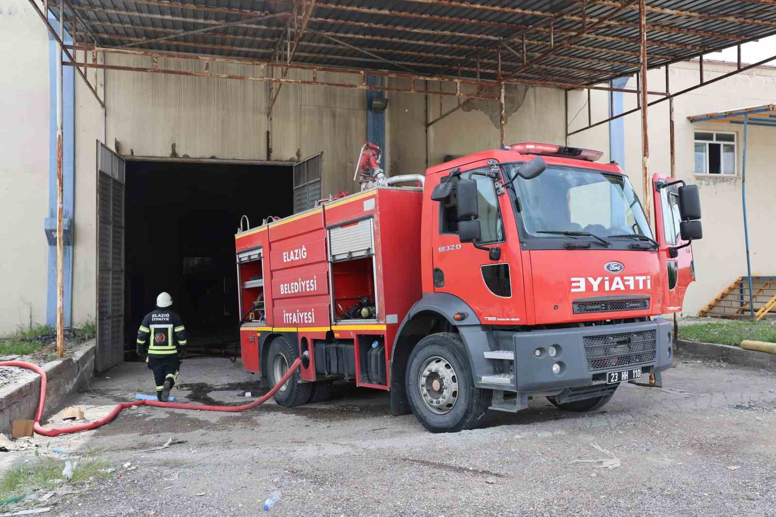 Elazığ’da iş yerinde çıkan yangın söndürüldü