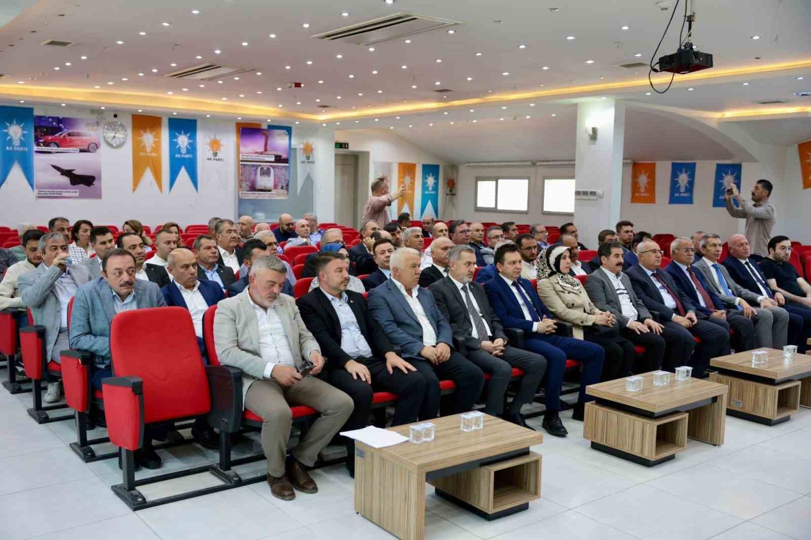 Yerel Yönetimler Başkanı Yılmaz, AK Parti Denizli teşkilatlarıyla değerlendirme yaptı