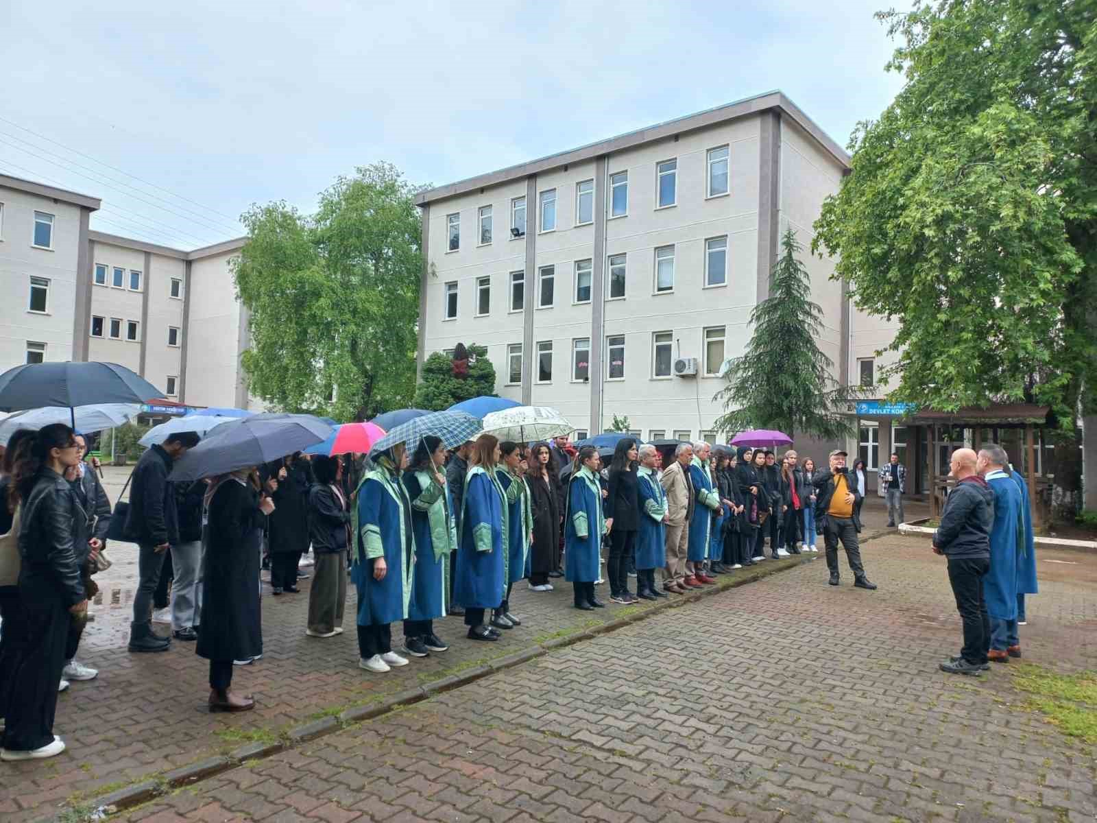 Geleceğin öğretmenleri eğitimde şiddeti kınadı