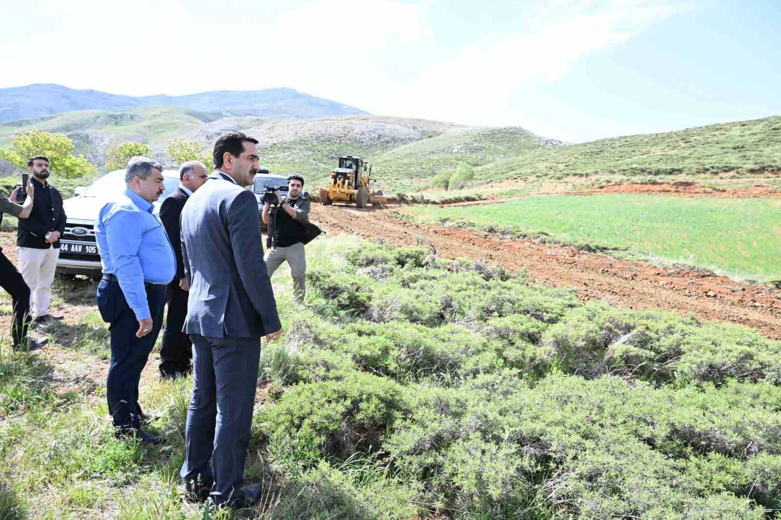Battalgazi&rsquo;de yol &ccedil;alışmaları s&uuml;r&uuml;yor
