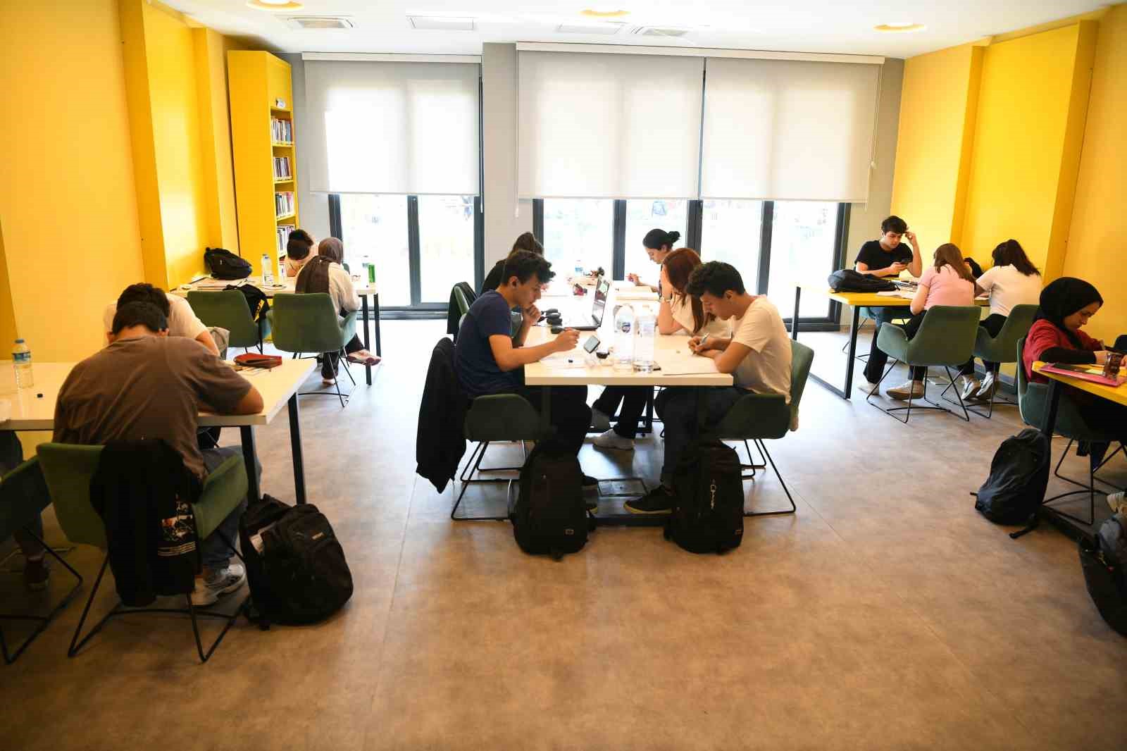 Kitap kahveler YKS’ye kadar 7/24 açık
