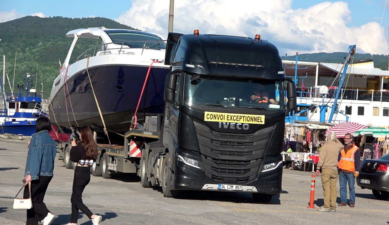 500 bin Euroluk sürat teknesinin yolculuğu kara yolunda bitti
