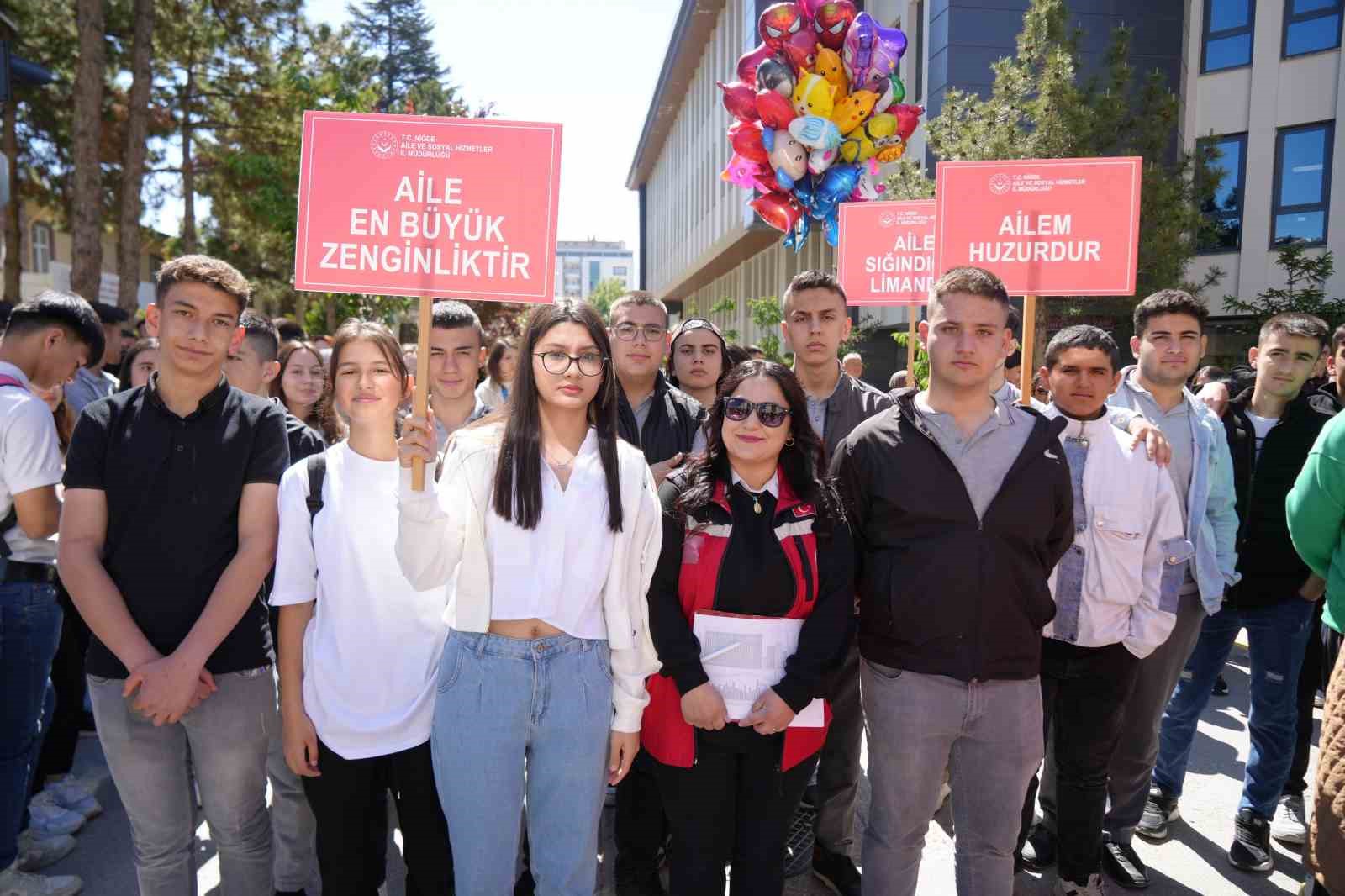 Niğde’de ’Aile istikbalimizdir’ yürüyüşü gerçekleştirildi
