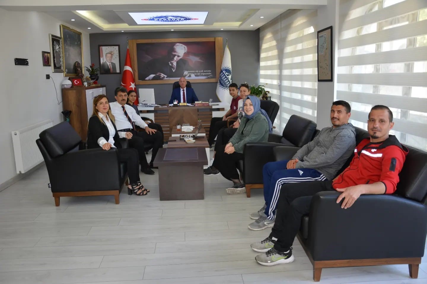 Başkan Kumral koltuğunu gençlere devir etti