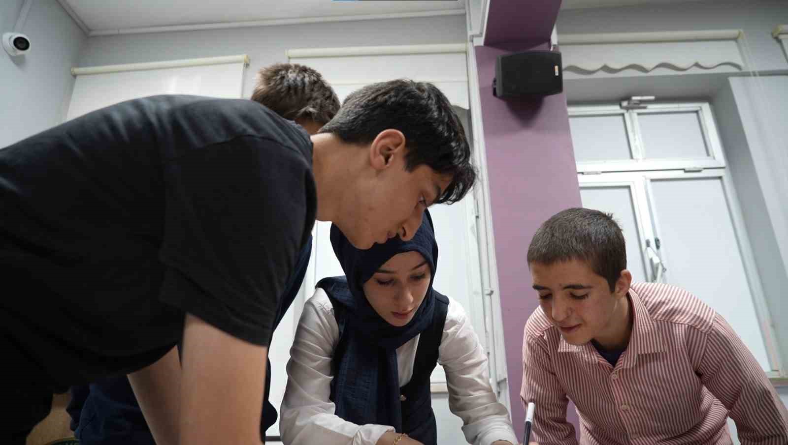 Gümüşhane’de özel eğitim öğrencilerinin bilgi yarışması neşeli anlara sahne oldu