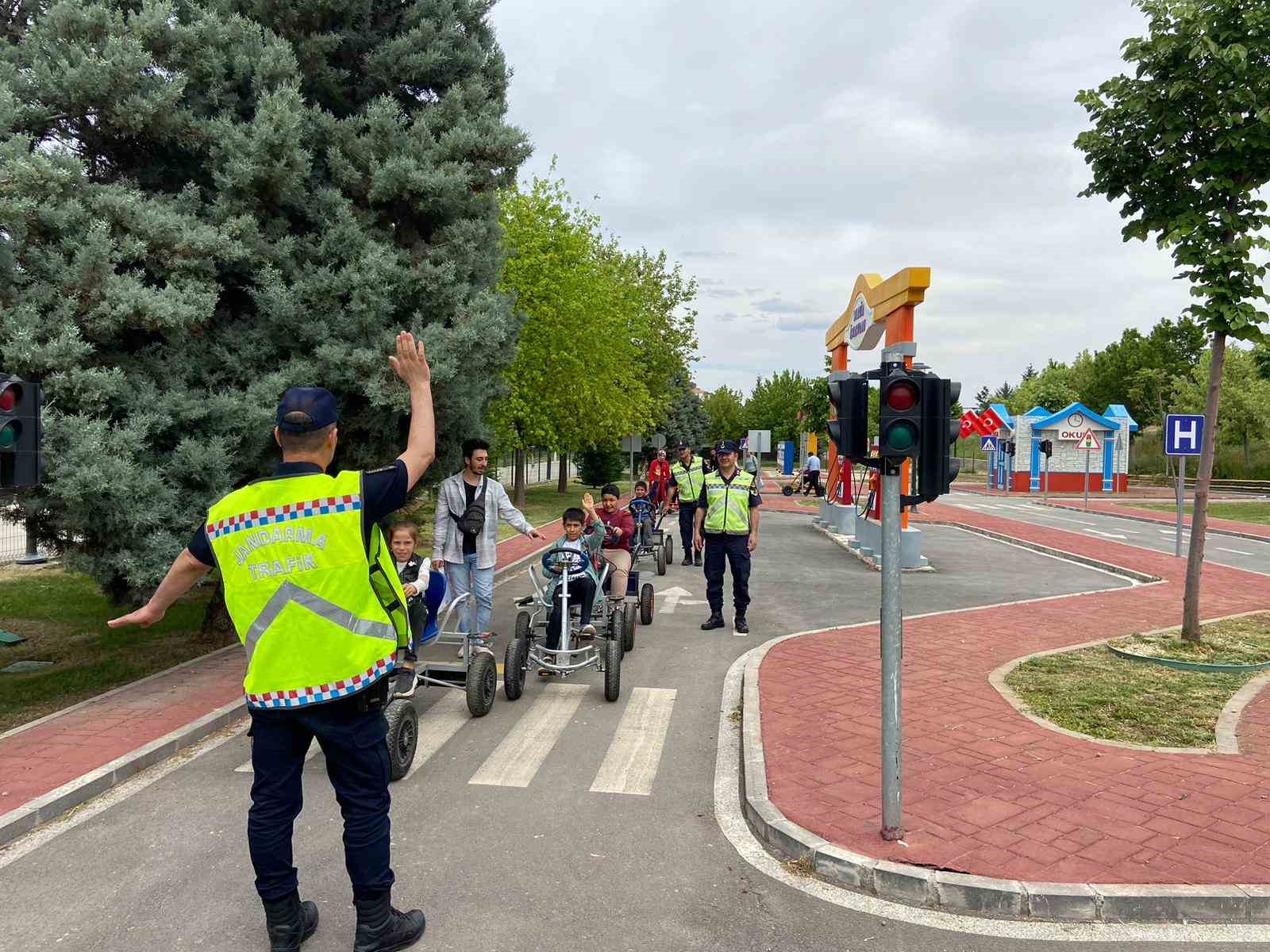 Jandarmadan özel çocuklara trafik eğitimi