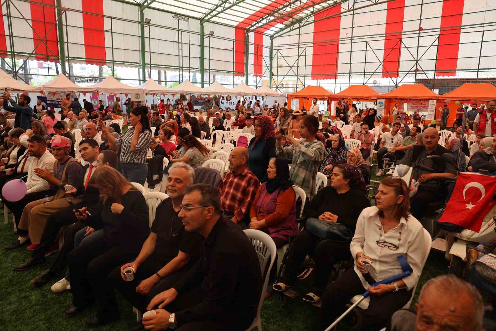 Hatay’da depremzede engelliler doyasıya eğlendi
