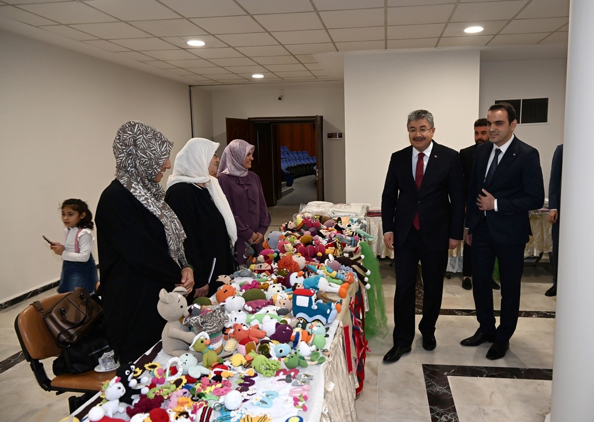 Aile Destek Merkezi Projesi kursiyerlerinden dönem sonu sergisi