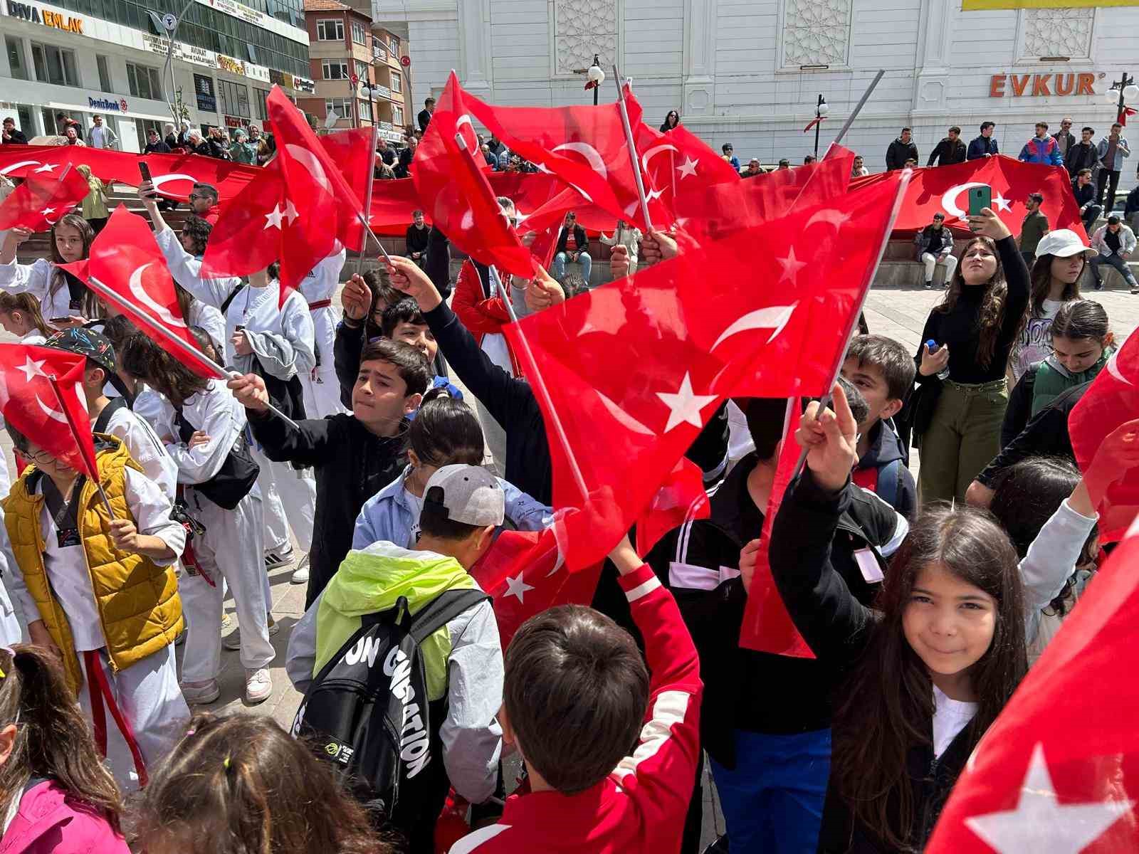 Gençlik haftası yürüyüş ile başladı
