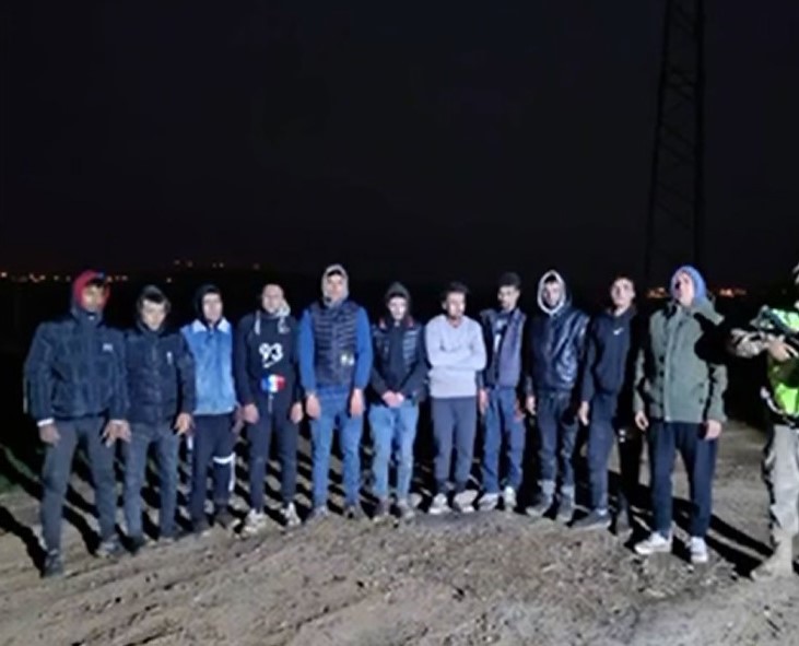 Jandarmadan d&uuml;zensiz g&ouml;&ccedil;men operasyonu
