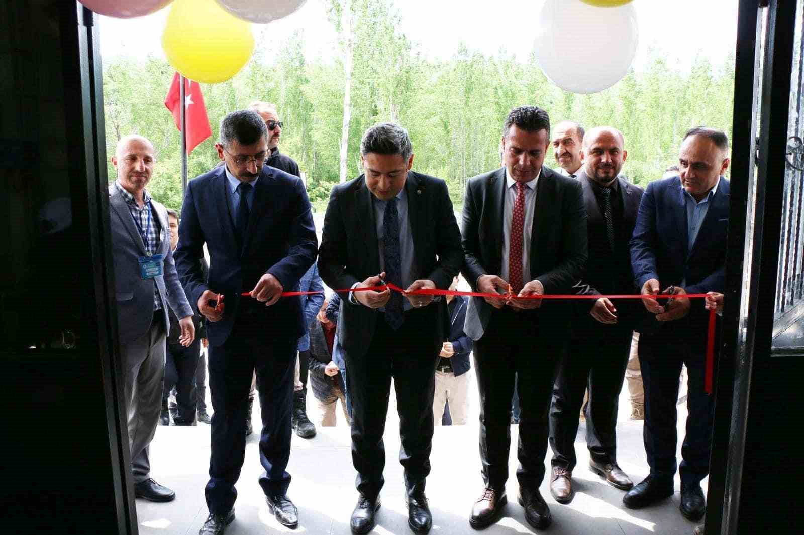 Hizan’da “Bilim Fuarı” sergisi açıldı
