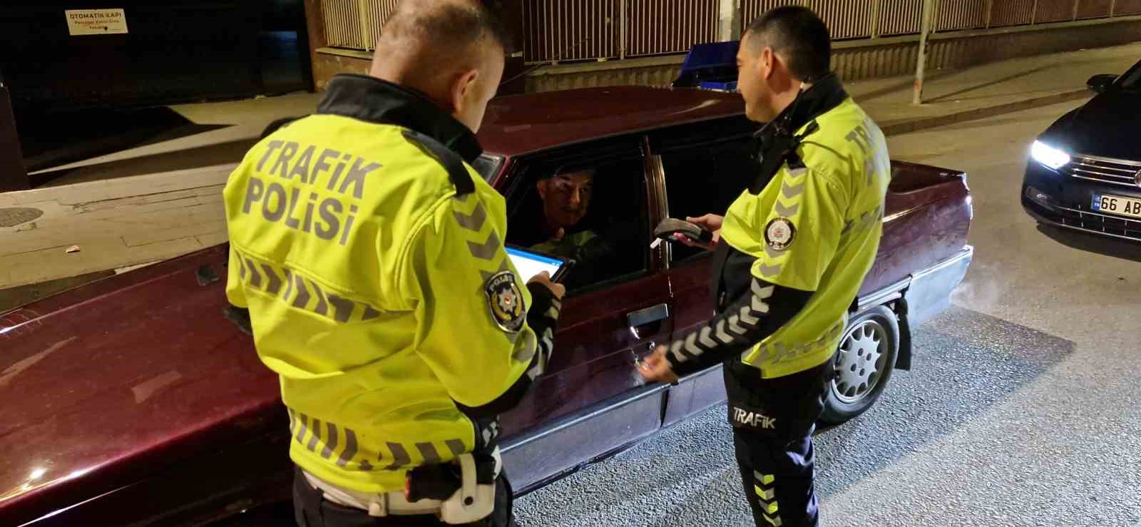Alaca&rsquo;da polisten asayiş ve huzur uygulaması
