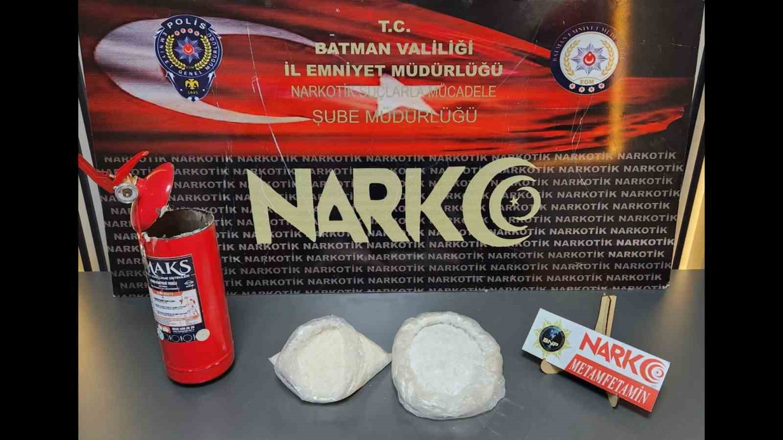 Yangın tüpünden uyuşturucu çıktı: 2 gözaltı

