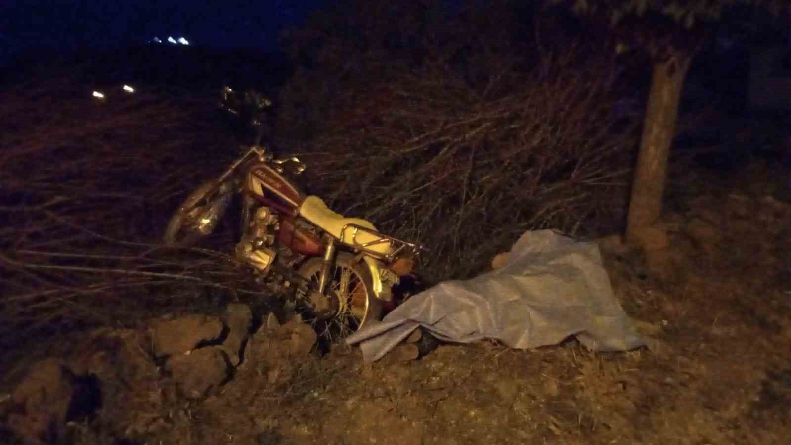 Kontrolden çıkan motosiklet devrildi, sürücü hayatını kaybetti
