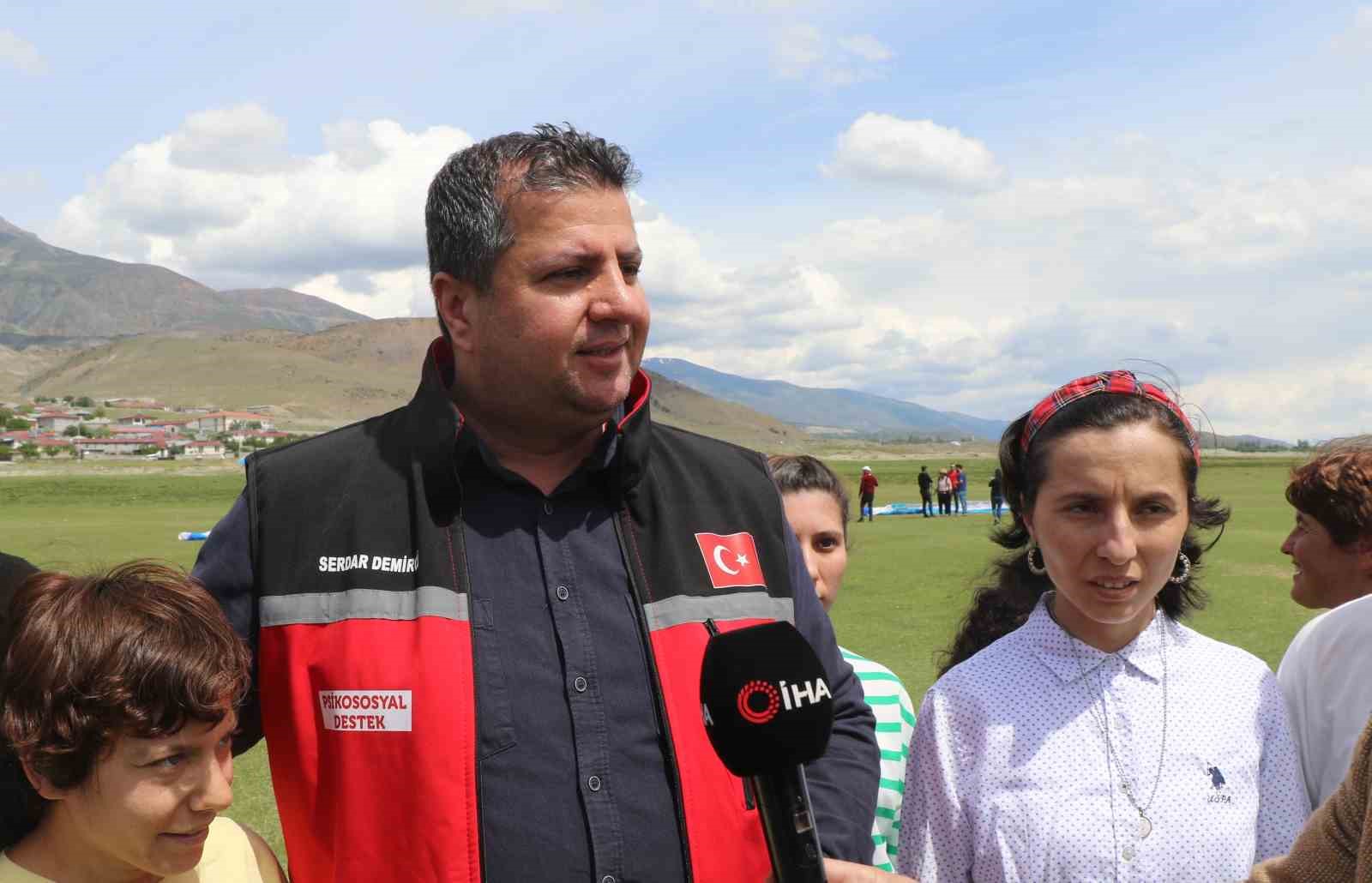 Erzincan&rsquo;da engelli bireylere y&ouml;nelik paraş&uuml;t ve rafting etkinliği renkli g&ouml;r&uuml;nt&uuml;ler oluşturdu
