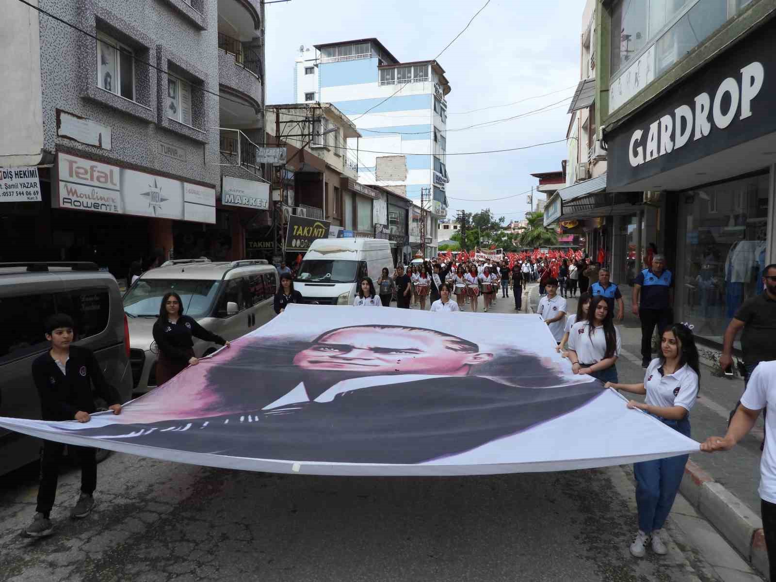 Samandağ’da coşkulu gençlik yürüyüşü
